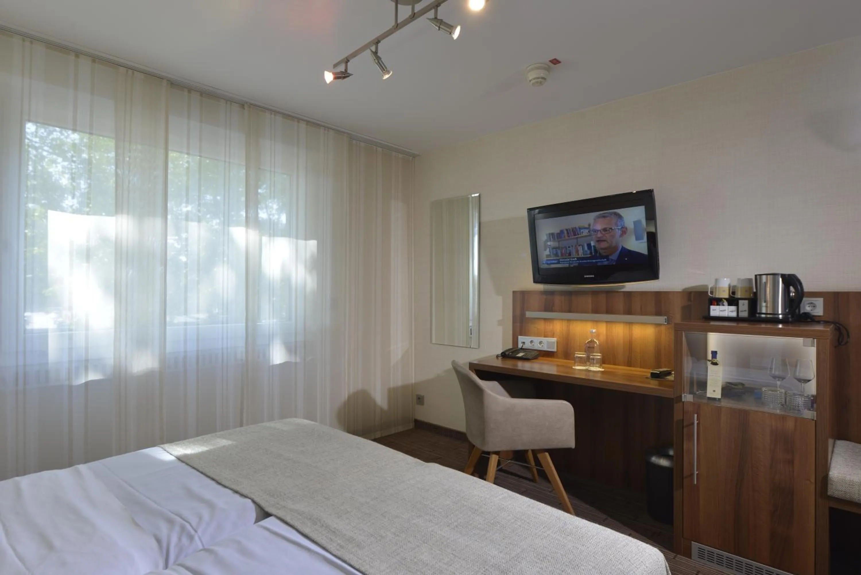 Photo of the whole room, Bed in Parkhotel Oberhausen