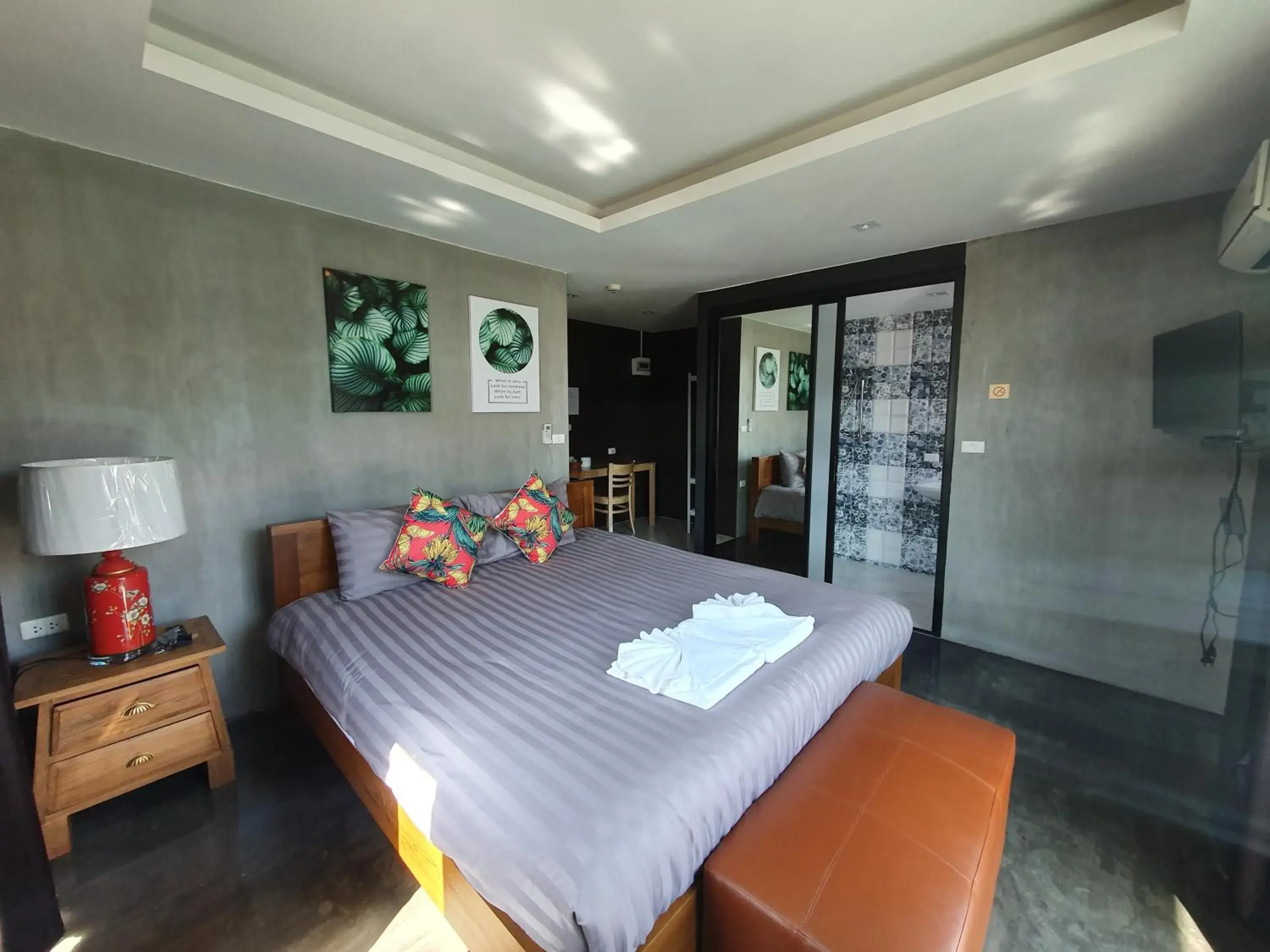 Deluxe Double Room with Shower in Baan Wualamphong บ้านวัวลำพอง Deluxe Double Room with Shower in Baan Wualamphong บ้านวัวลำพอง