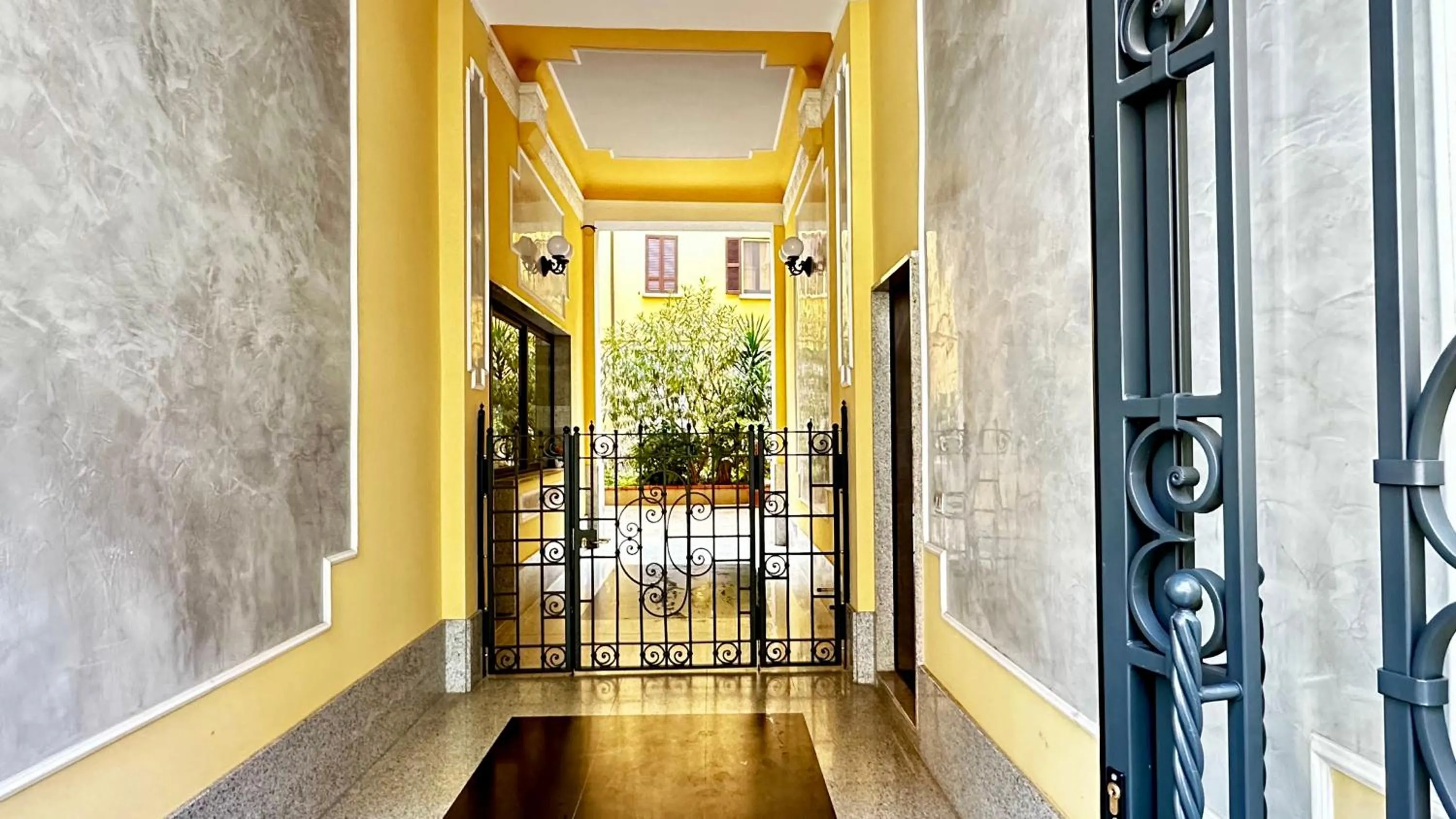 Facade/entrance in Lily Pads -Elegant apartment- in the city center
