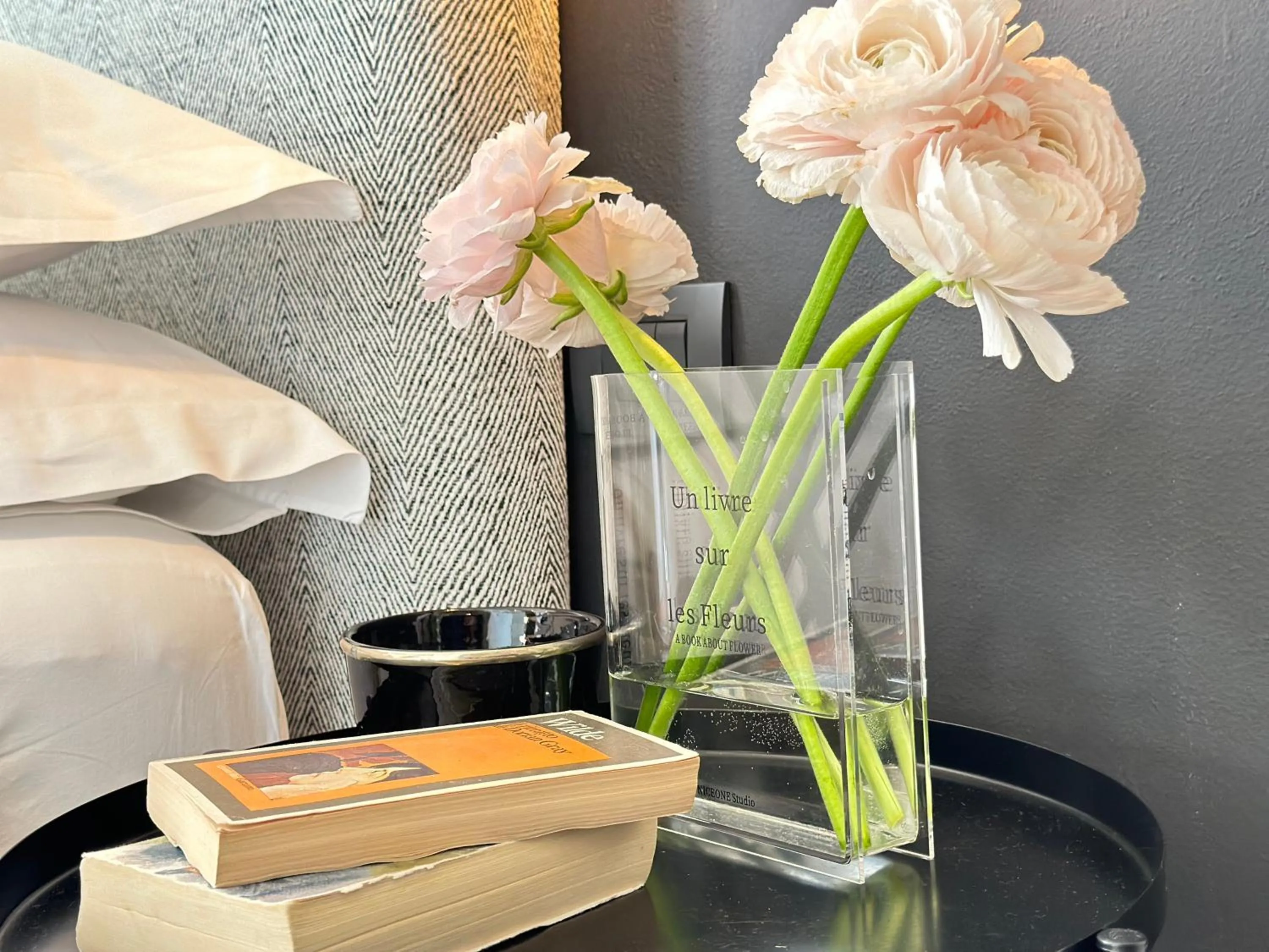 Bedroom, Bed in Lily Pads -Elegant apartment- in the city center