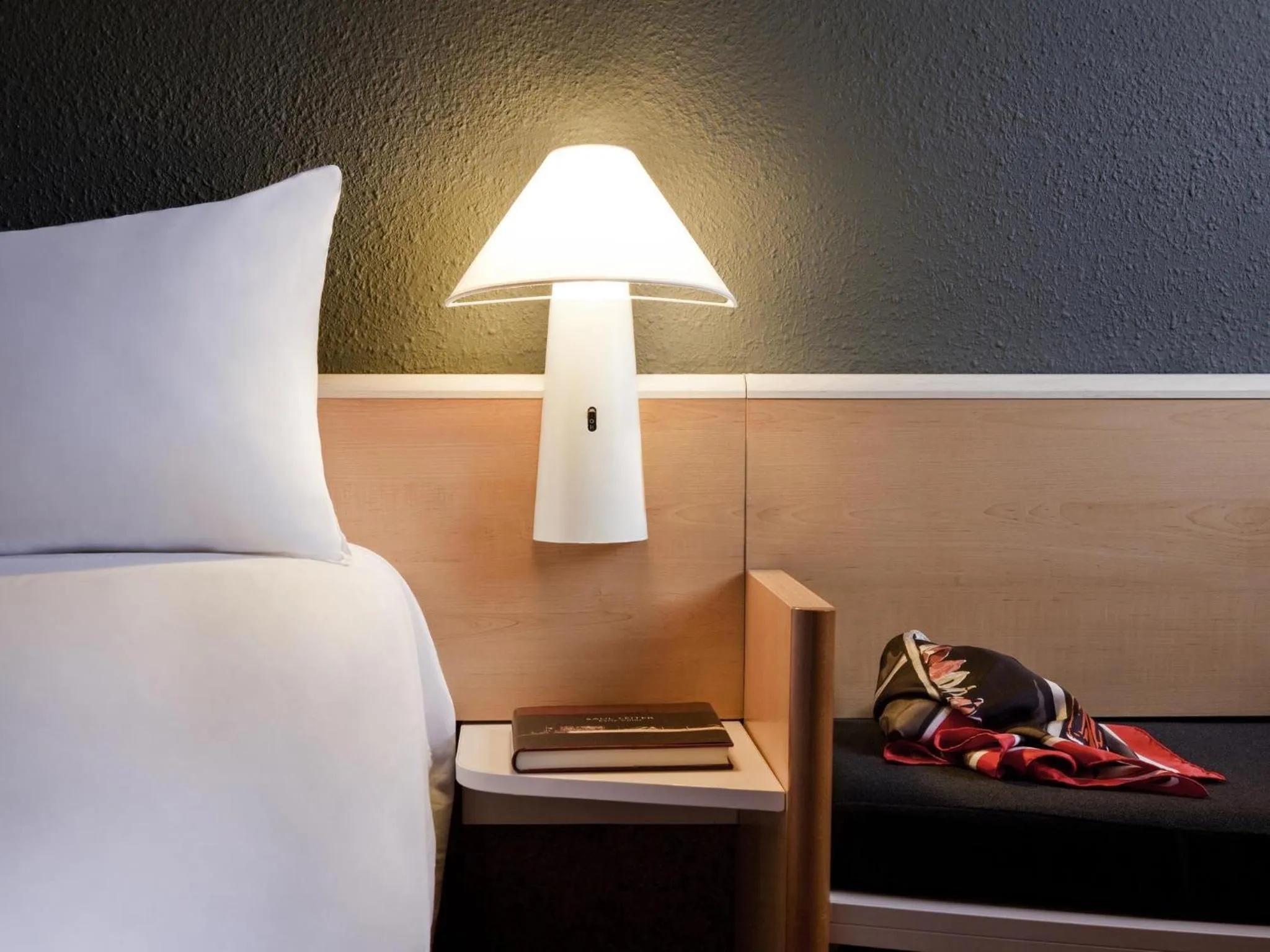 Bedroom, Bed in Ibis Provins