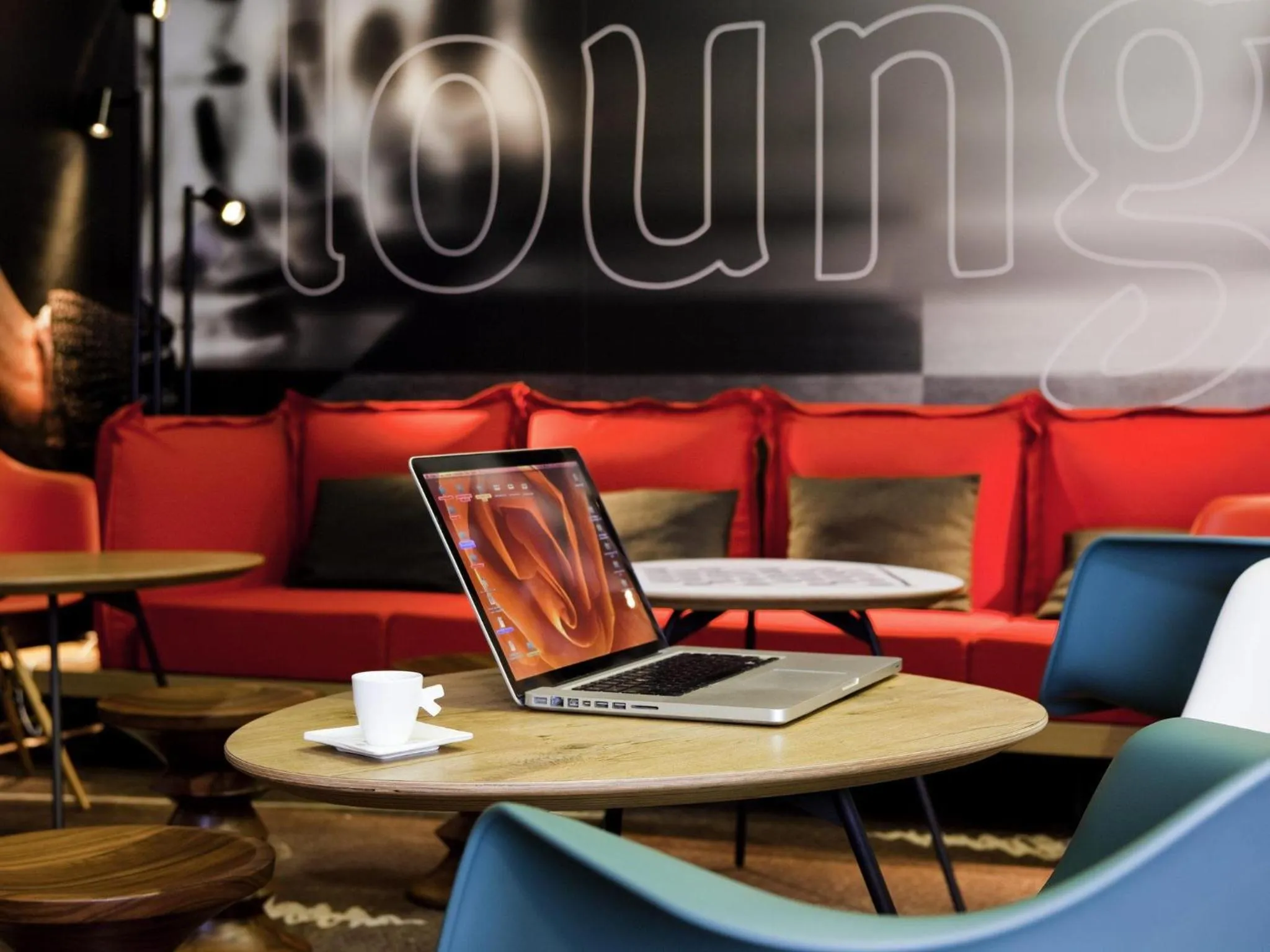 Lounge or bar in Ibis Provins