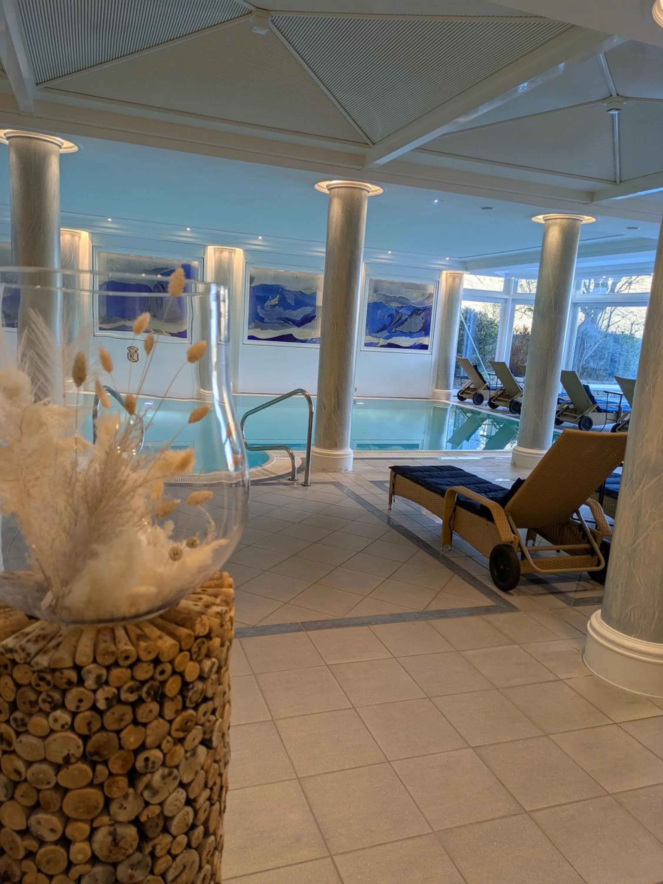 Swimming pool in Hotel Hofgut Georgenthal