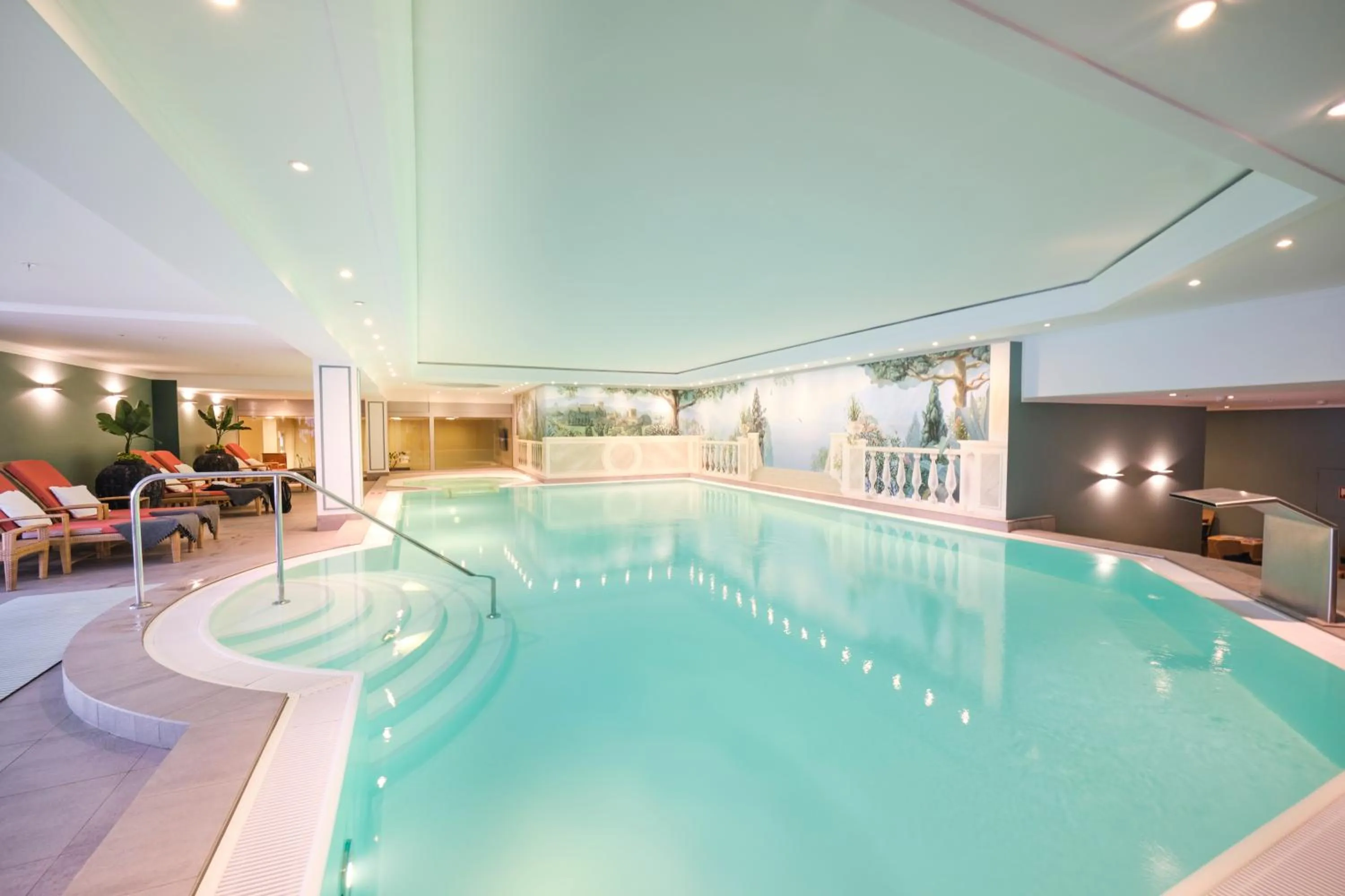 Swimming pool in Hotel Palace Berlin