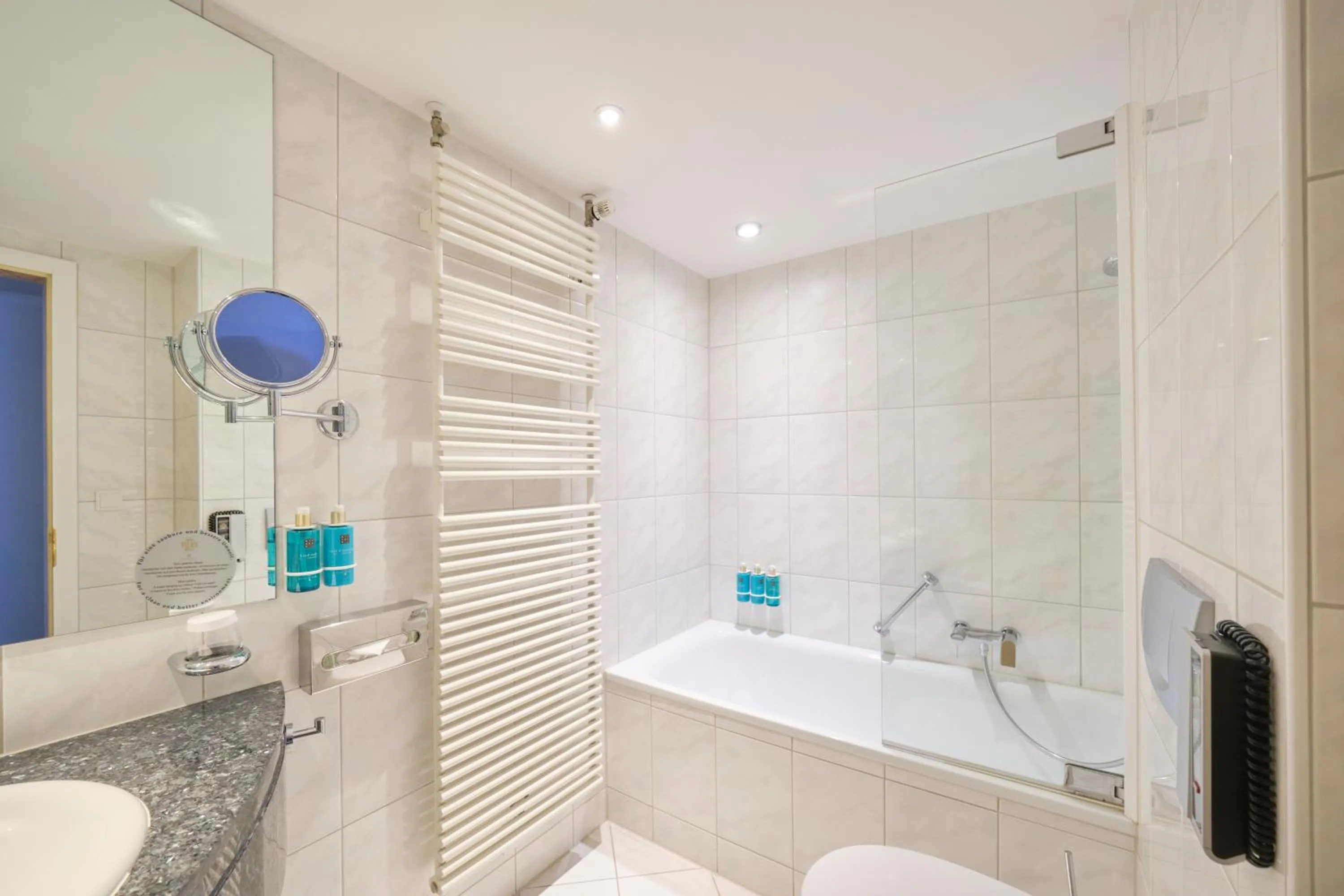 Bathroom in Hotel Palace Berlin