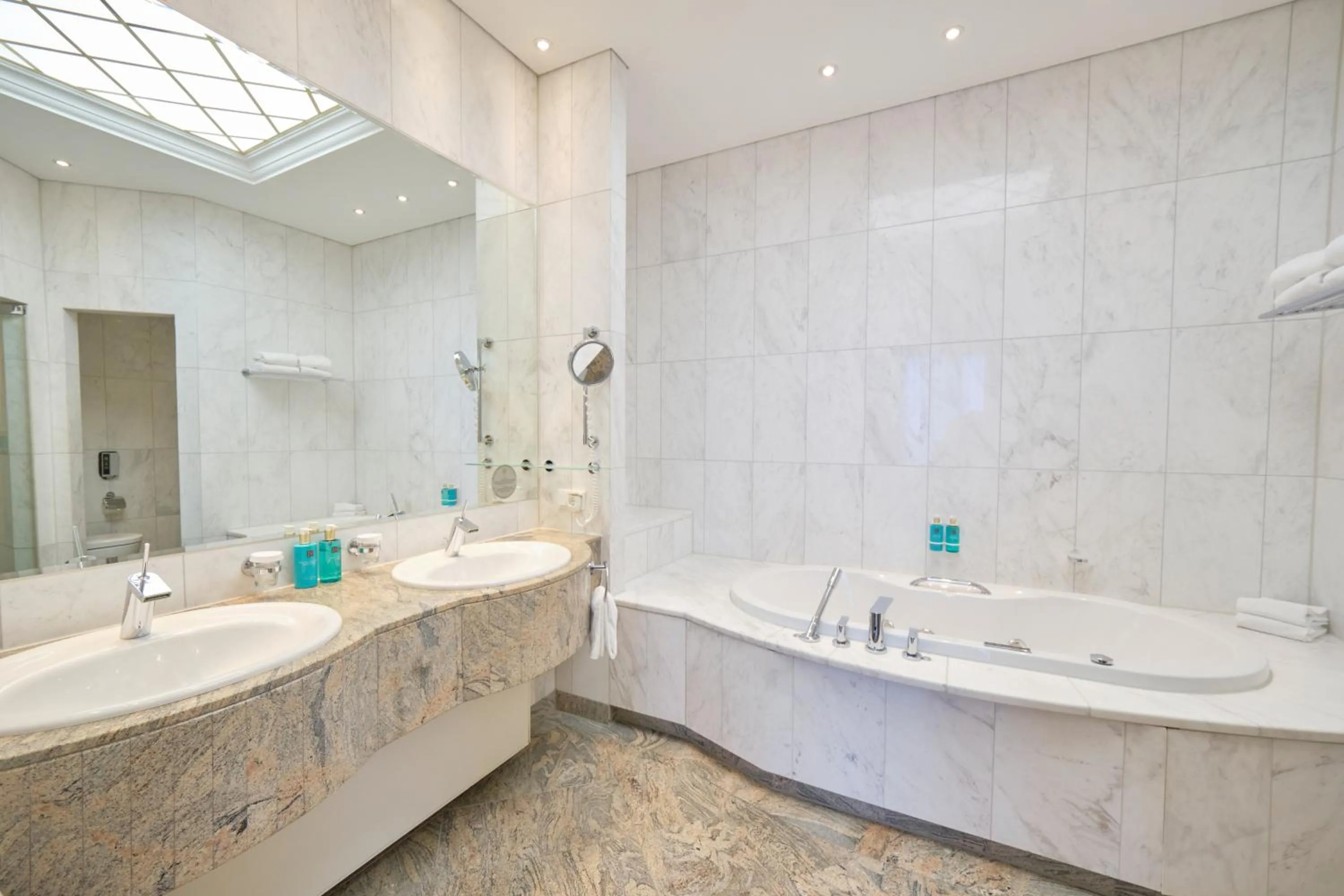 Bathroom in Hotel Palace Berlin