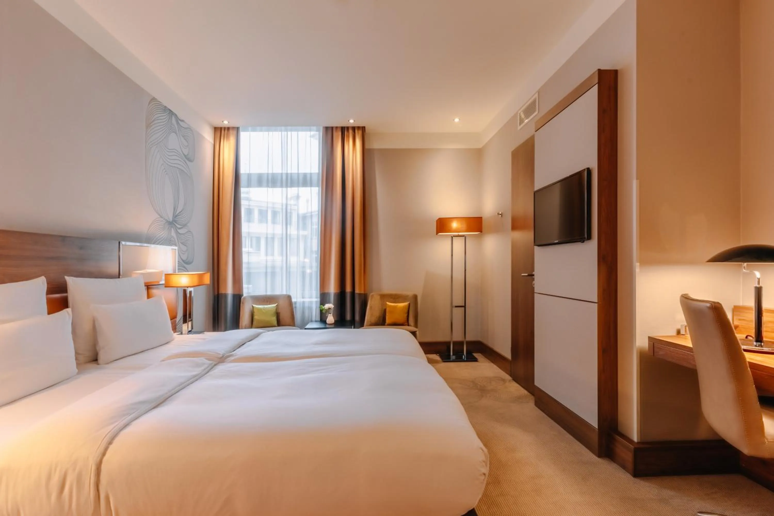 Bedroom, Bed in Reichshof Hotel Hamburg