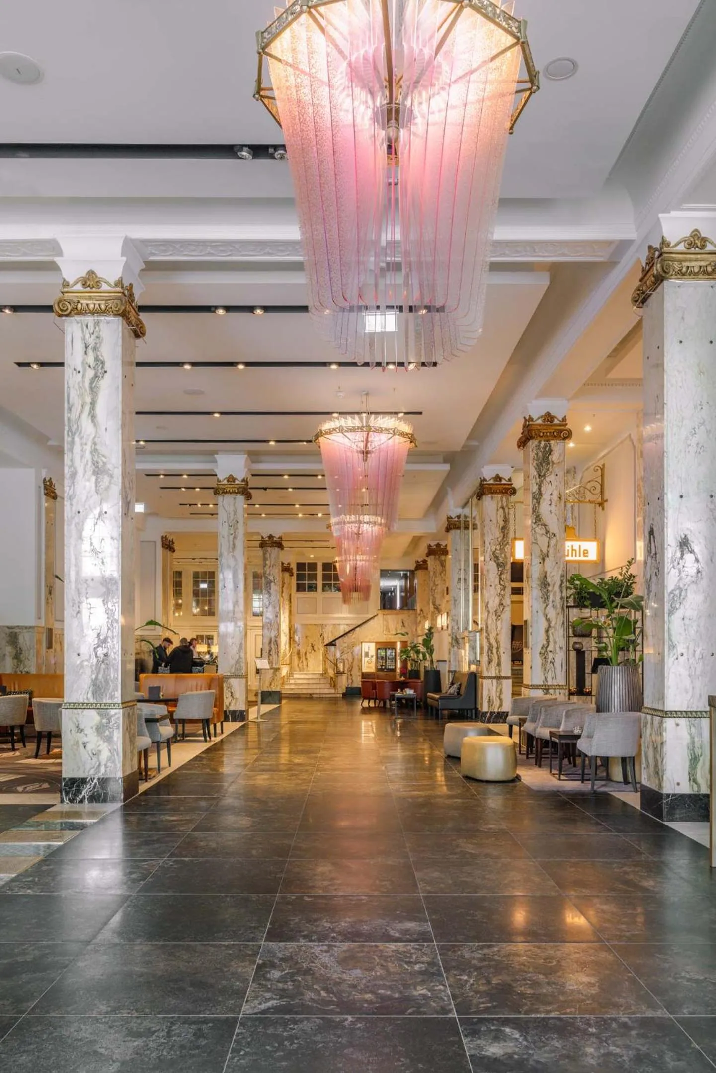 Lobby or reception in Reichshof Hotel Hamburg