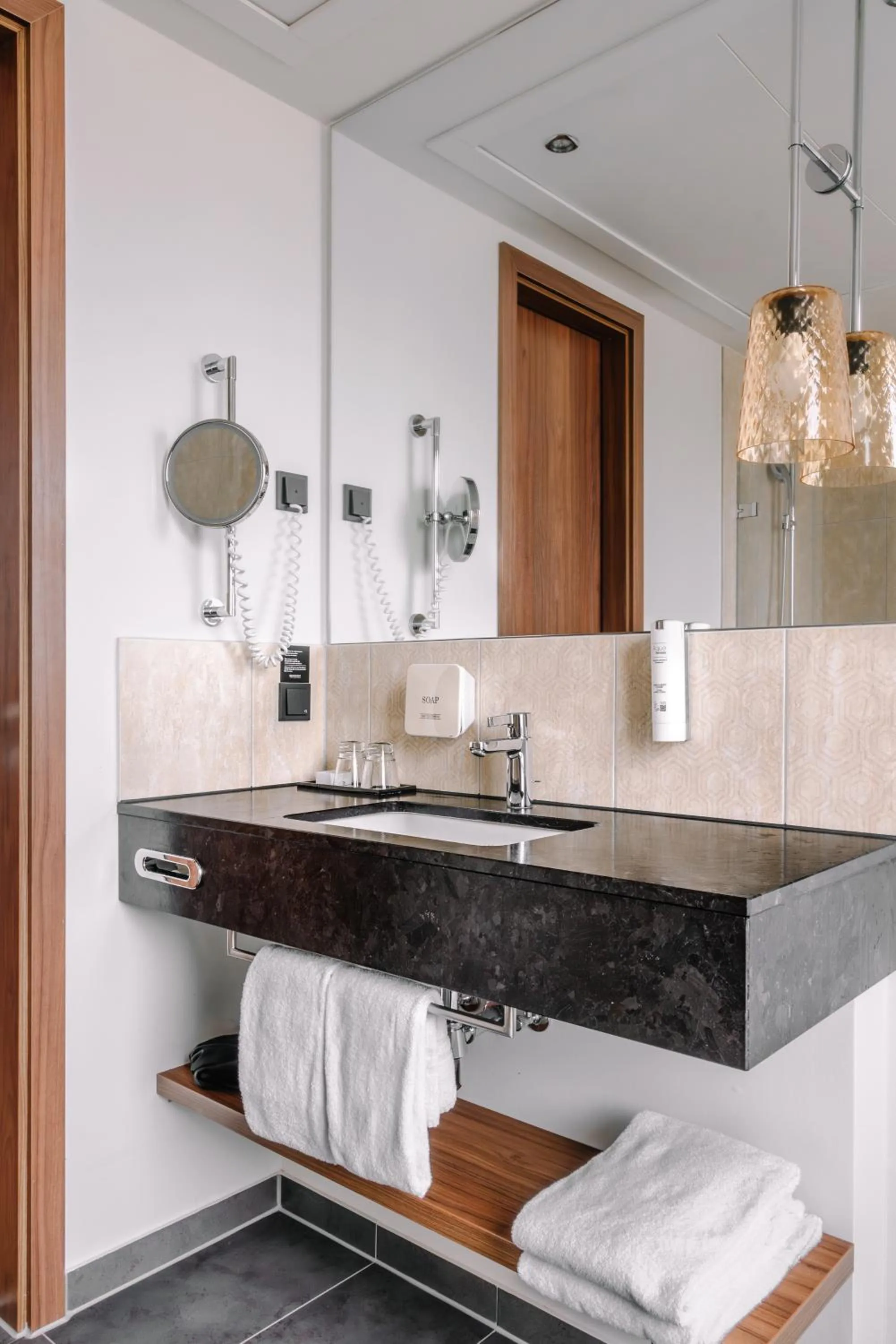 Bathroom in Reichshof Hotel Hamburg