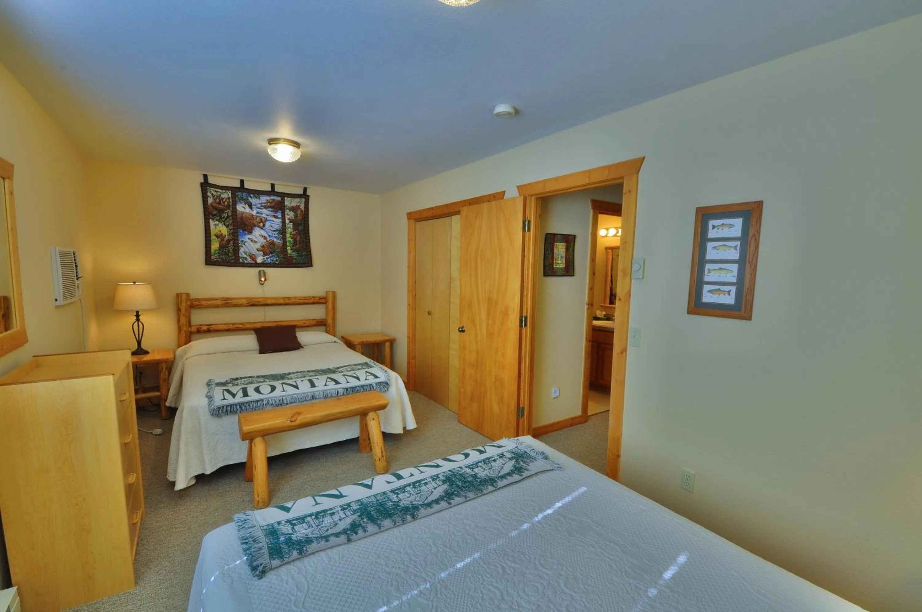 Photo of the whole room, Bed in Paddle Ridge
