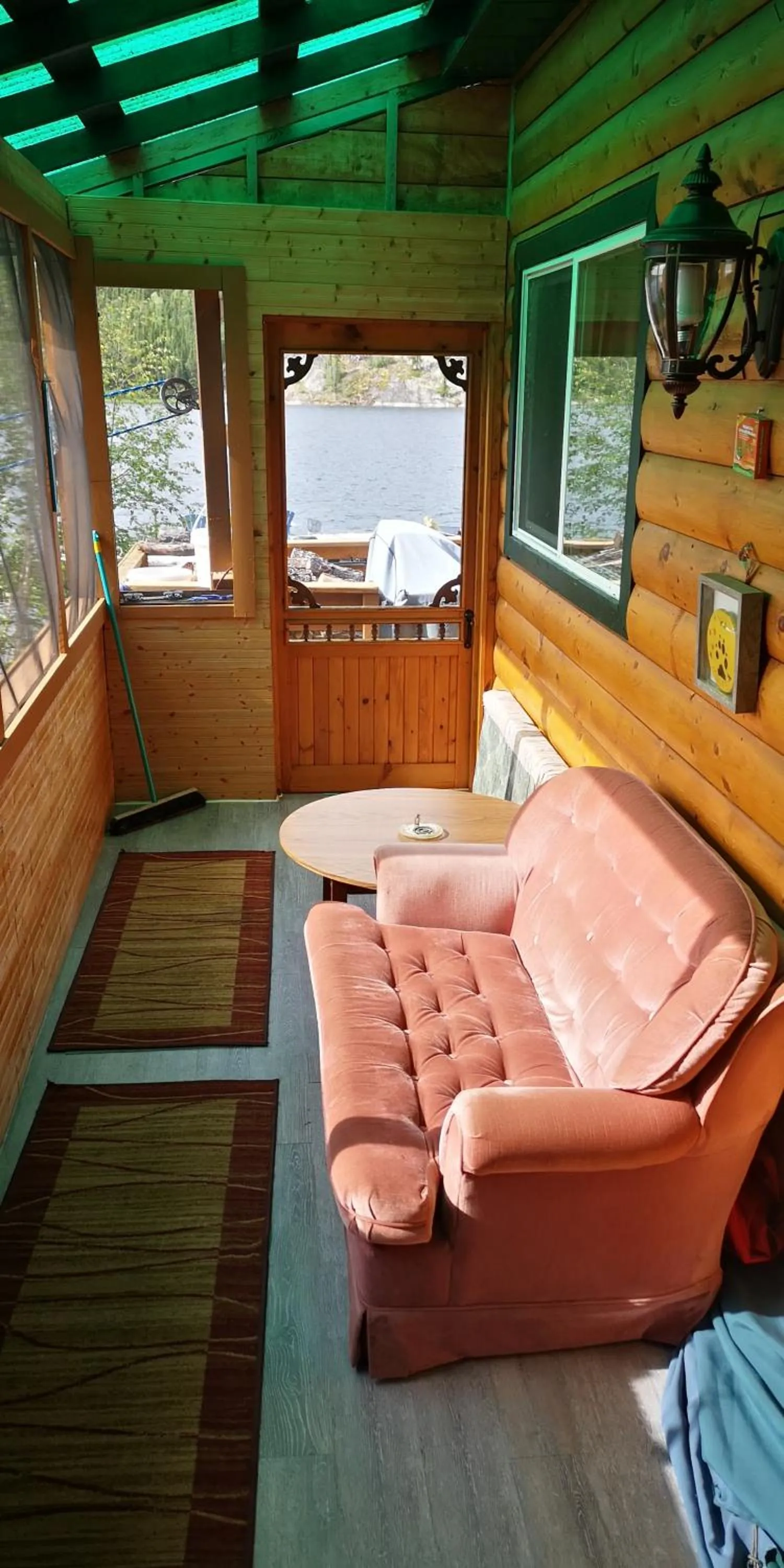 Seating area in Yellow Dog Lodge, Inc.