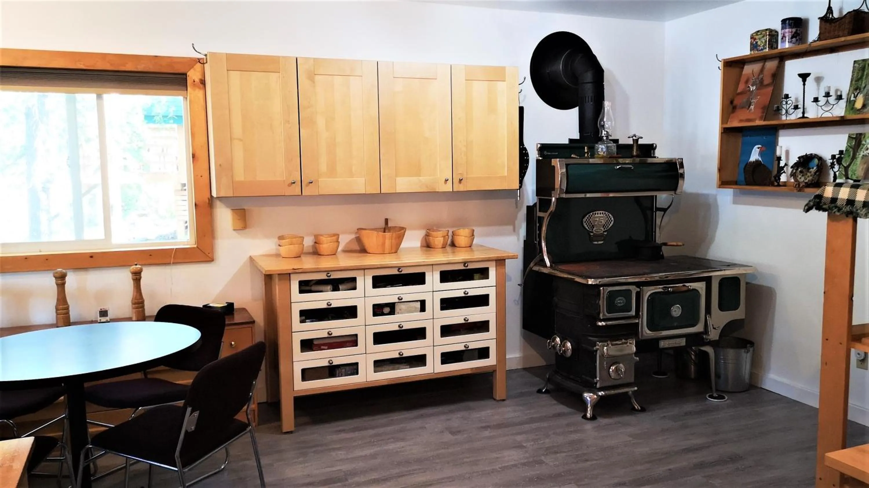 Coffee/tea facilities in Yellow Dog Lodge, Inc.