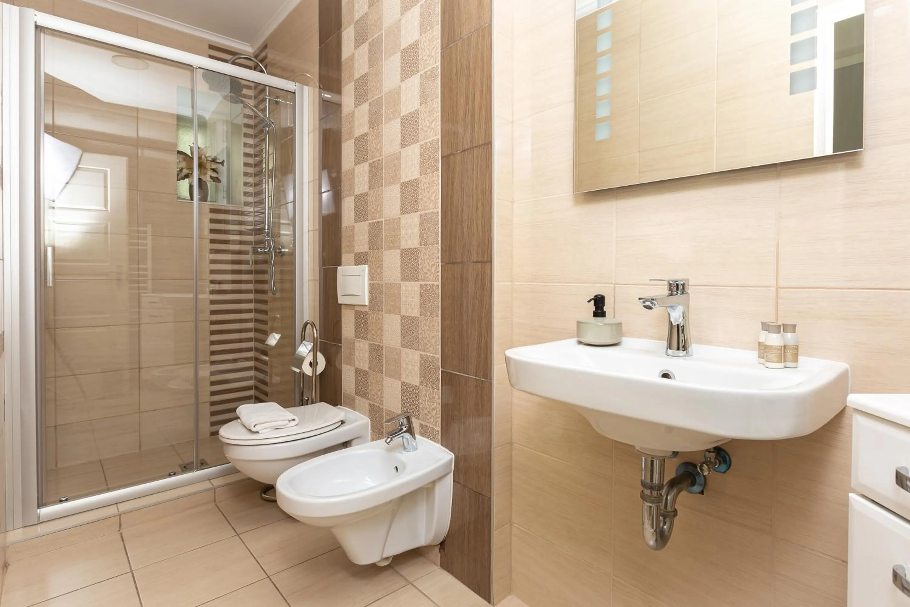 Shower in Butik Life Hotel & Apartments