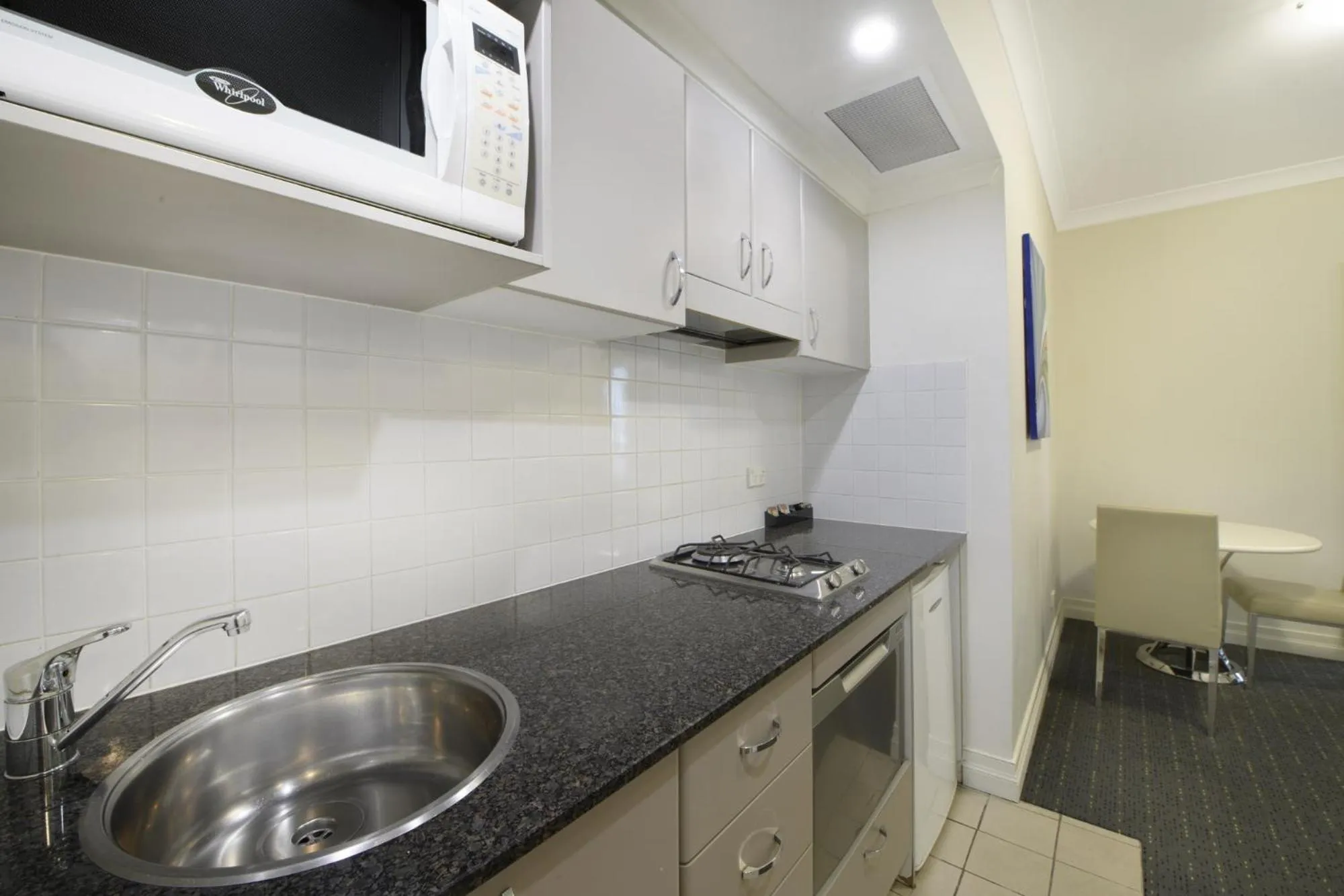 Kitchen or kitchenette, Kitchen/Kitchenette in YEHS Hotel Sydney Harbour Suites