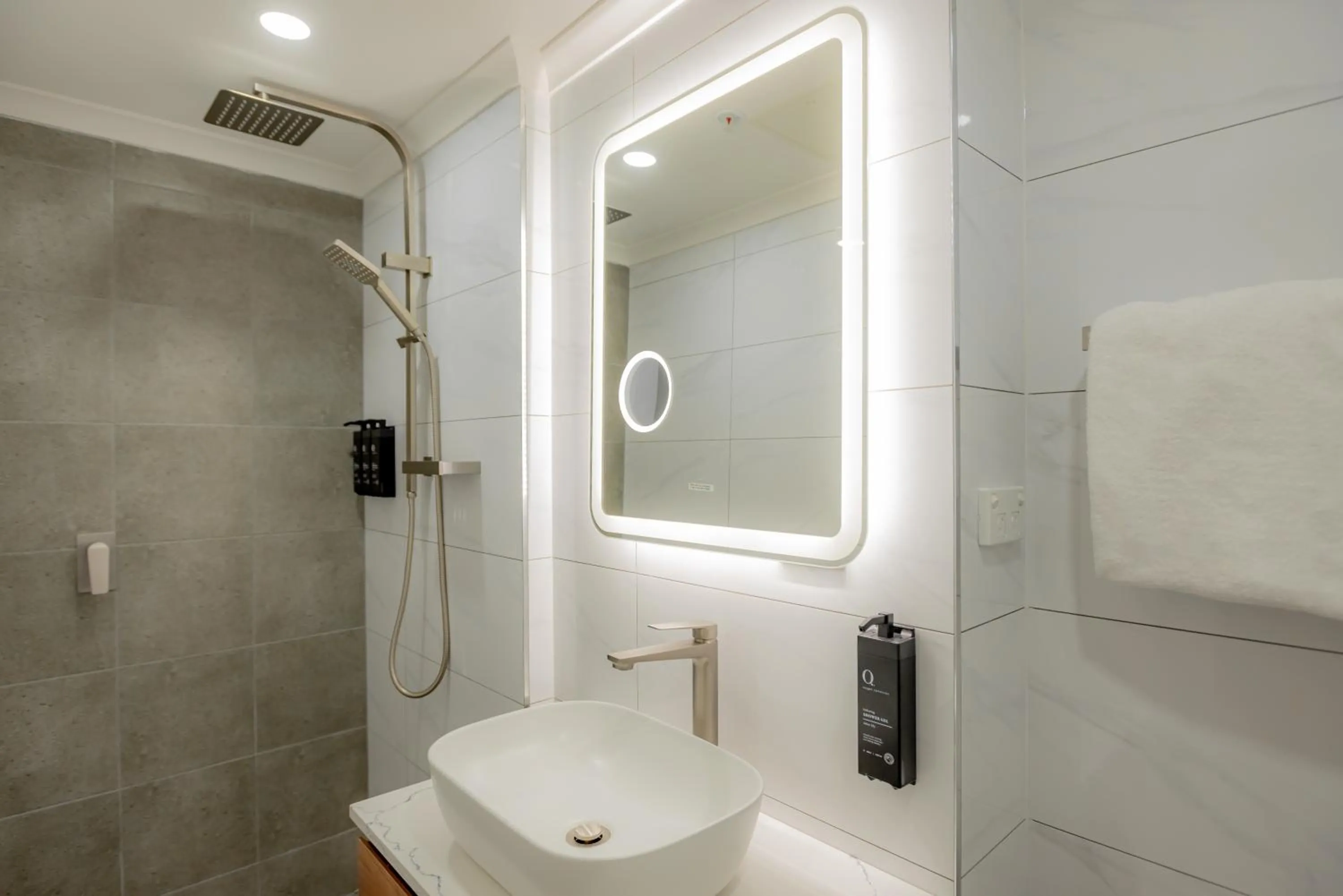 Shower, Bathroom in YEHS Hotel Sydney Harbour Suites