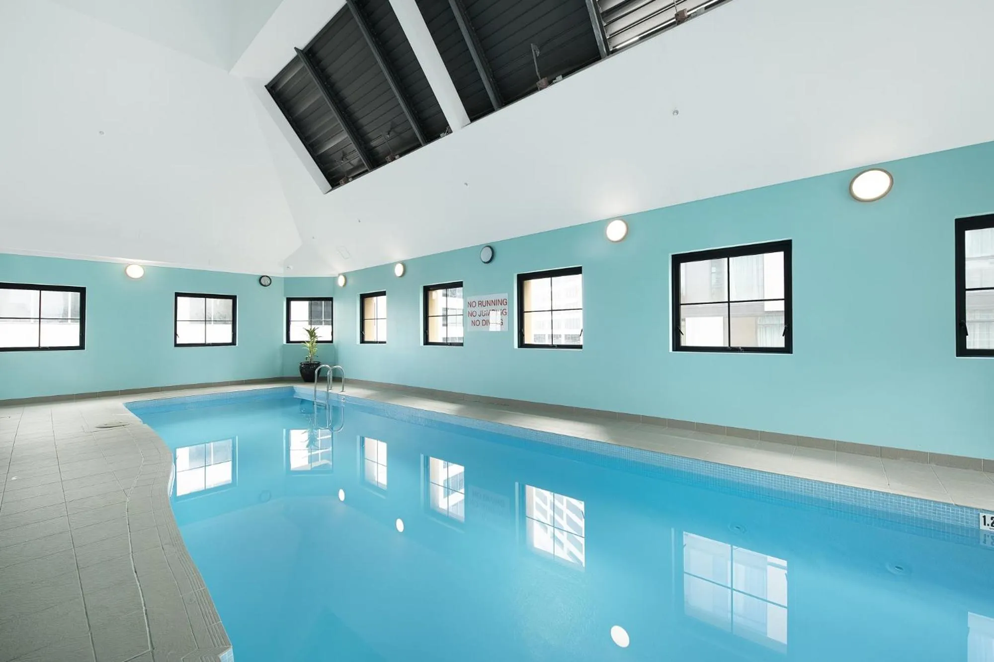 Swimming Pool in YEHS Hotel Sydney Harbour Suites