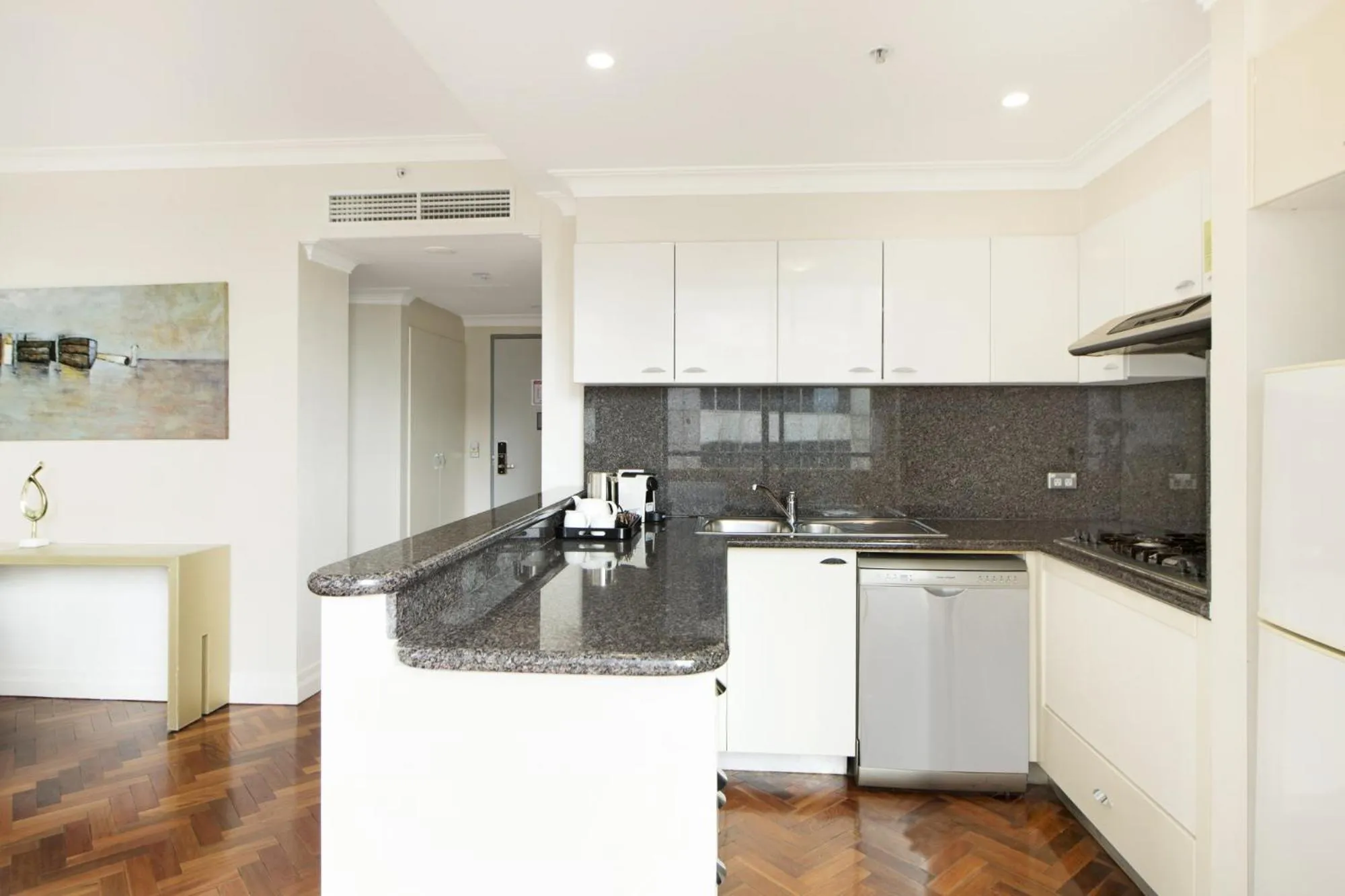 Kitchen or kitchenette, Kitchen/Kitchenette in YEHS Hotel Sydney Harbour Suites