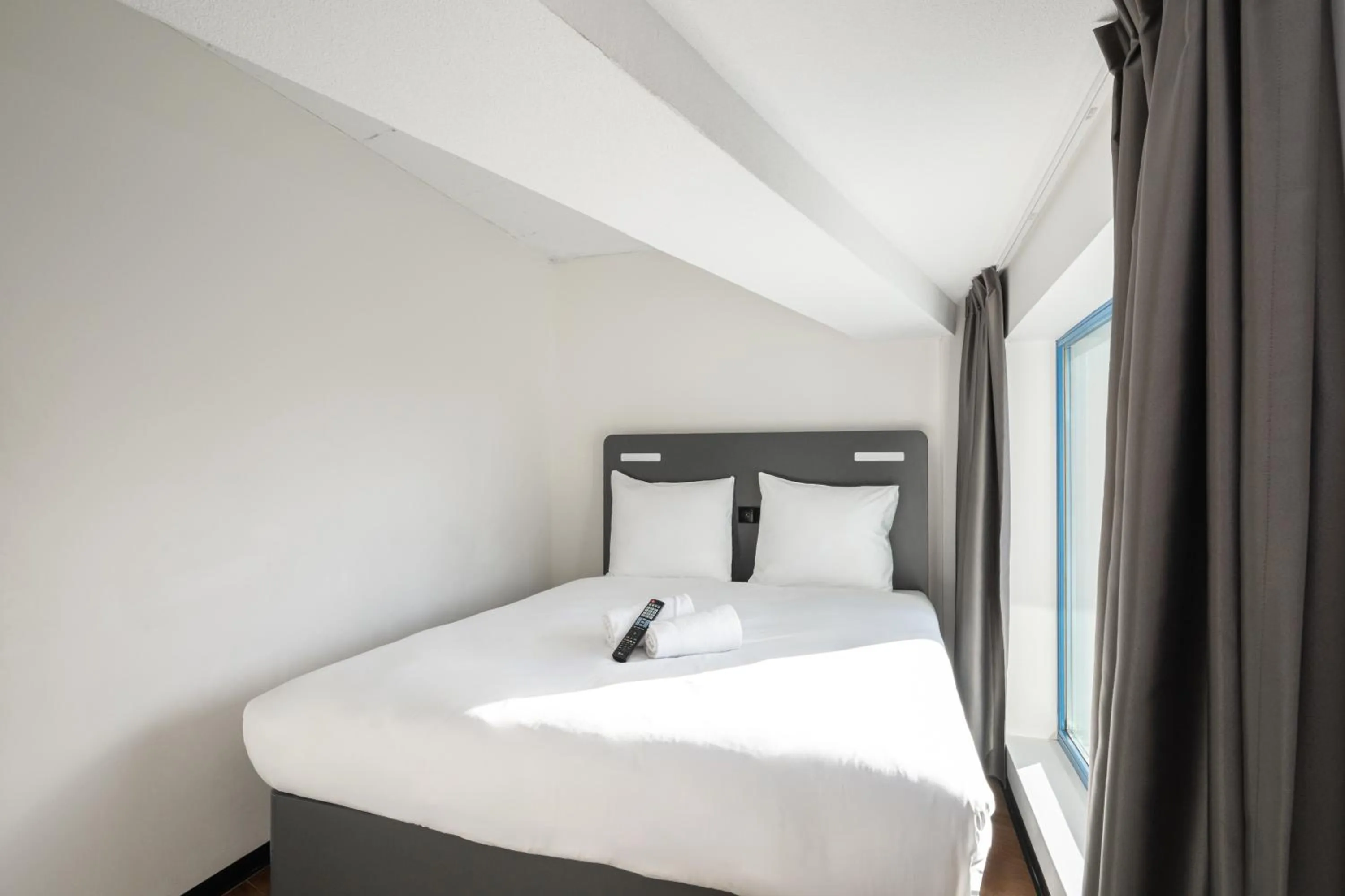 Bedroom, Bed in easyHotel Rotterdam City Centre