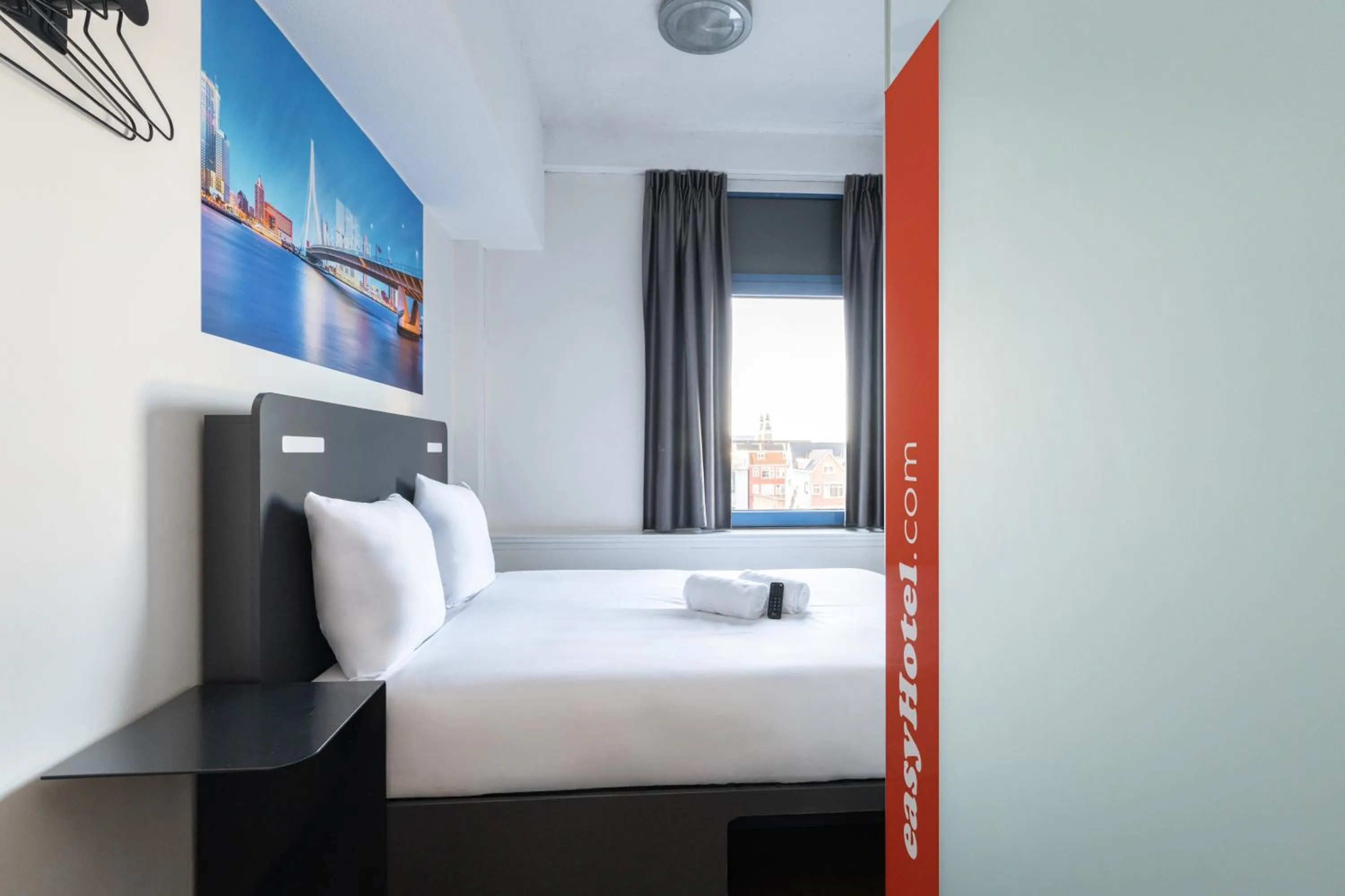 Bedroom, Bed in easyHotel Rotterdam City Centre