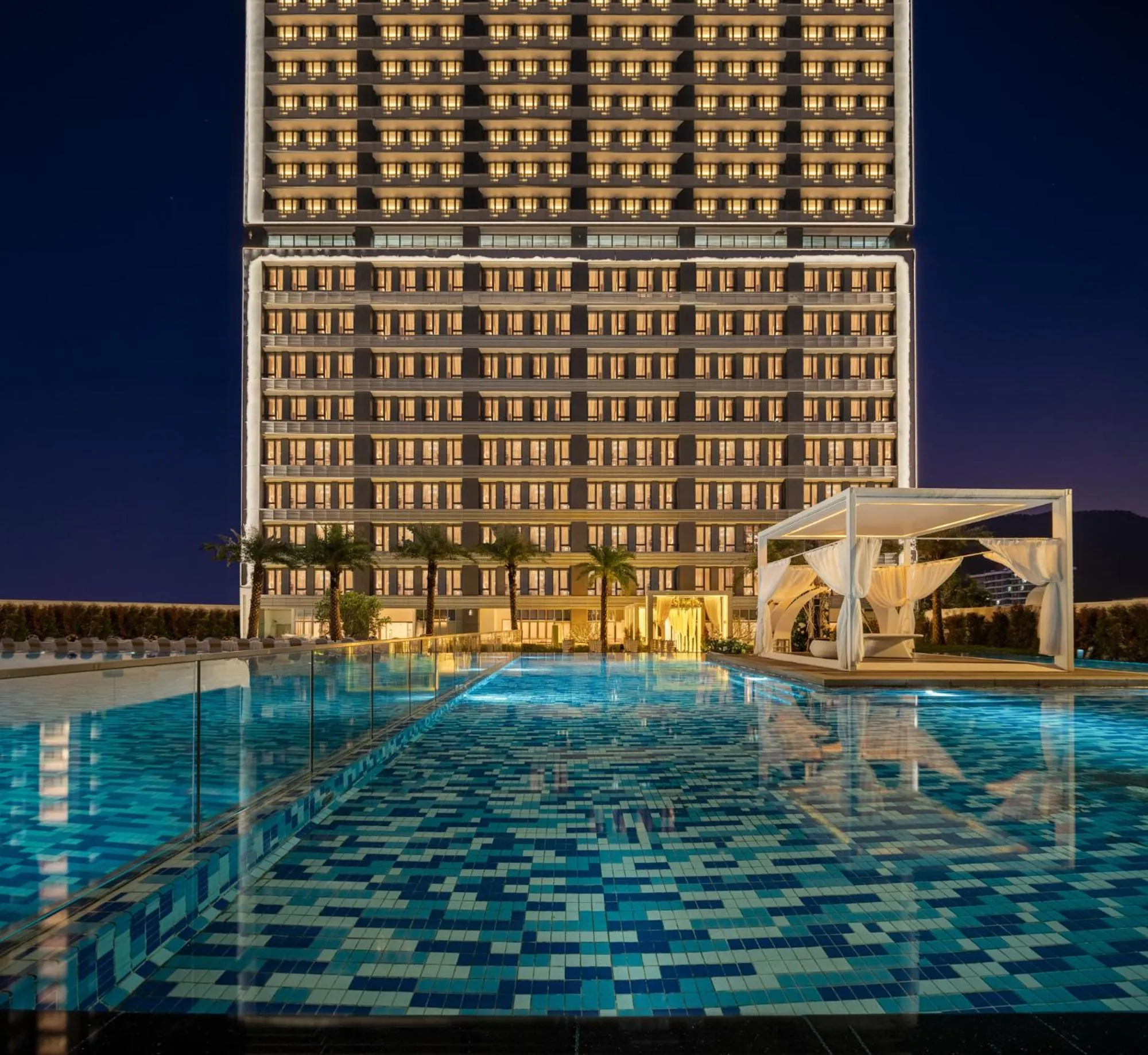 Swimming pool in Genpla Hotel Shenzhen Nanshan