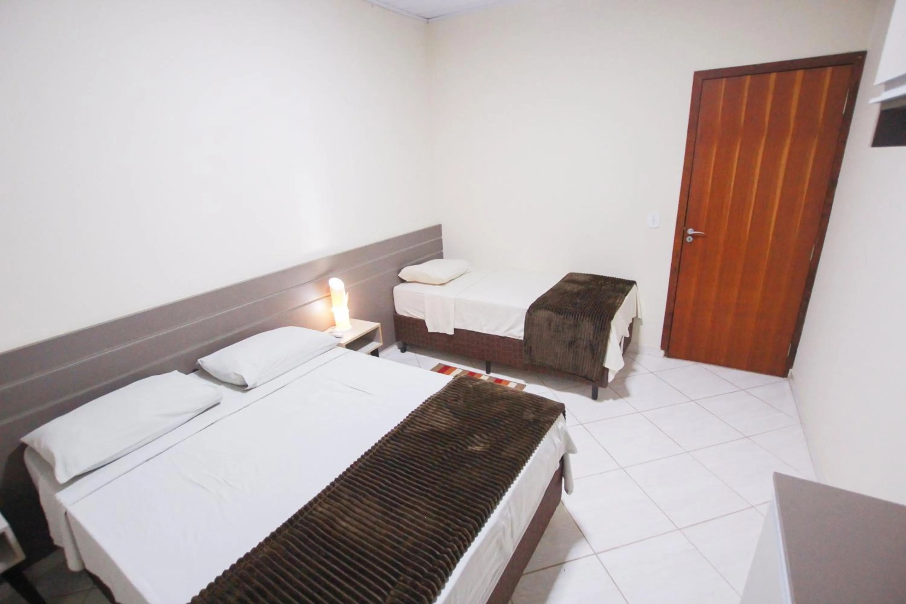 Photo of the whole room, Bed in Ypê Flats e Containers