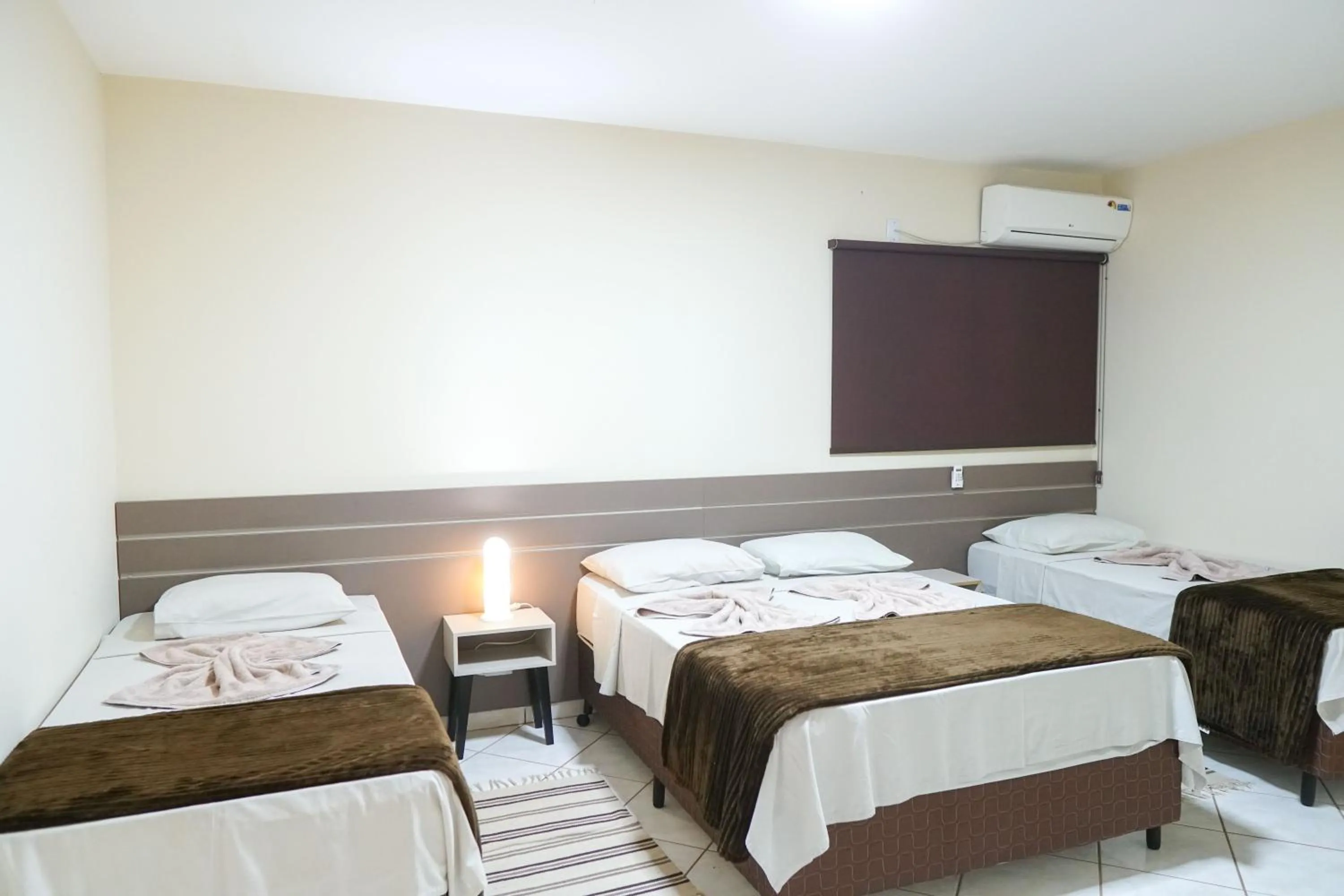 Bedroom, Bed in Ypê Flats e Containers