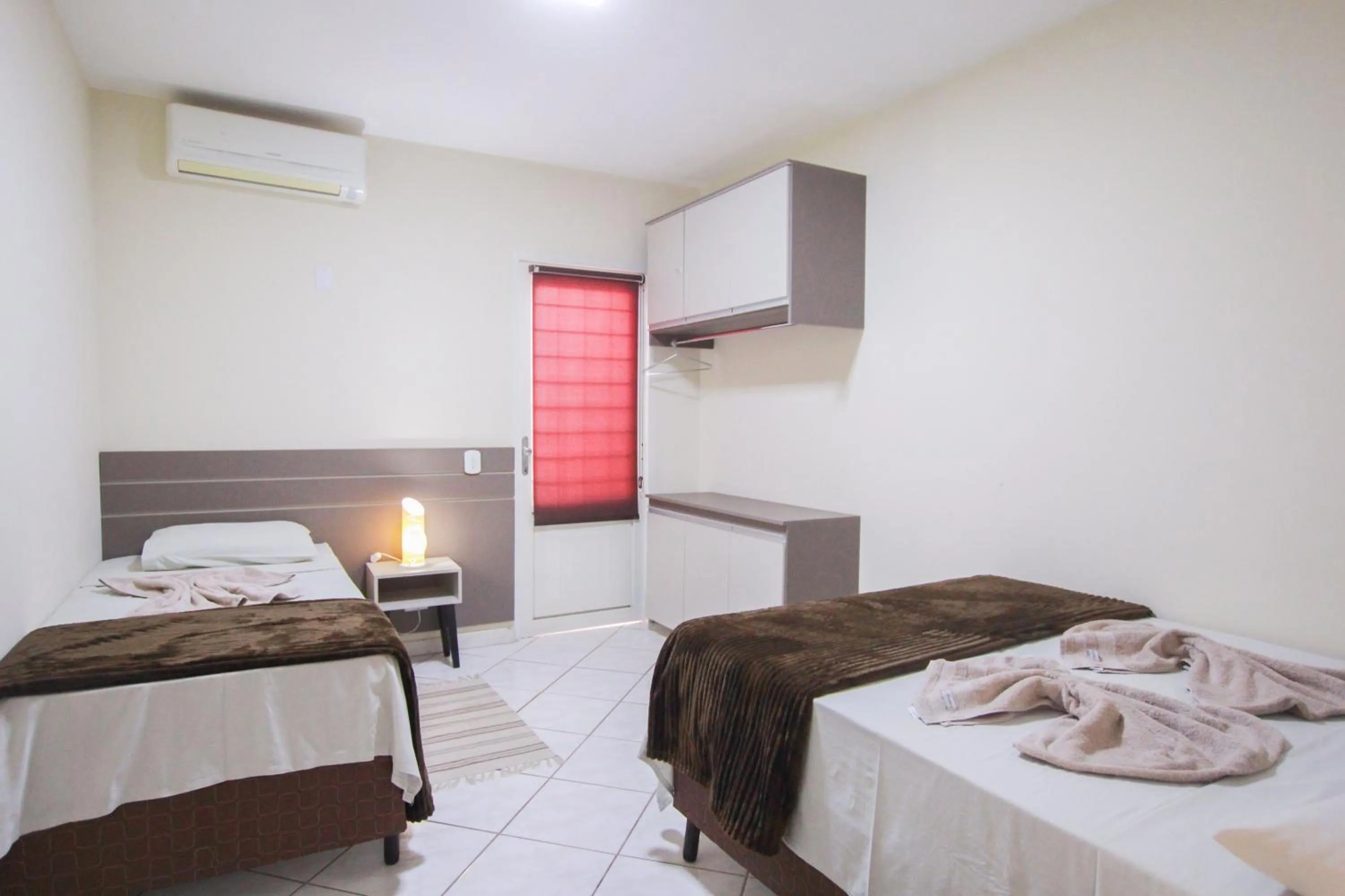 Bedroom, Bed in Ypê Flats e Containers