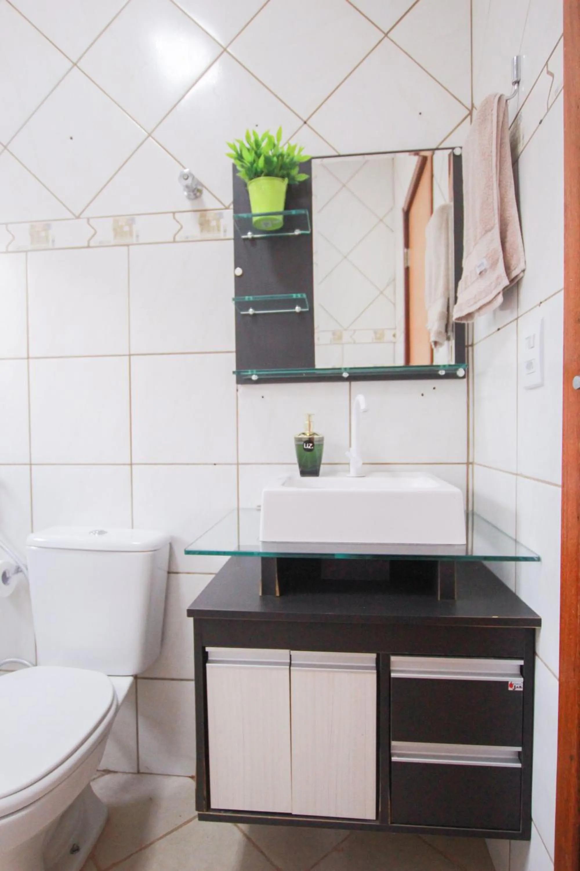 Bathroom in Ypê Flats e Containers