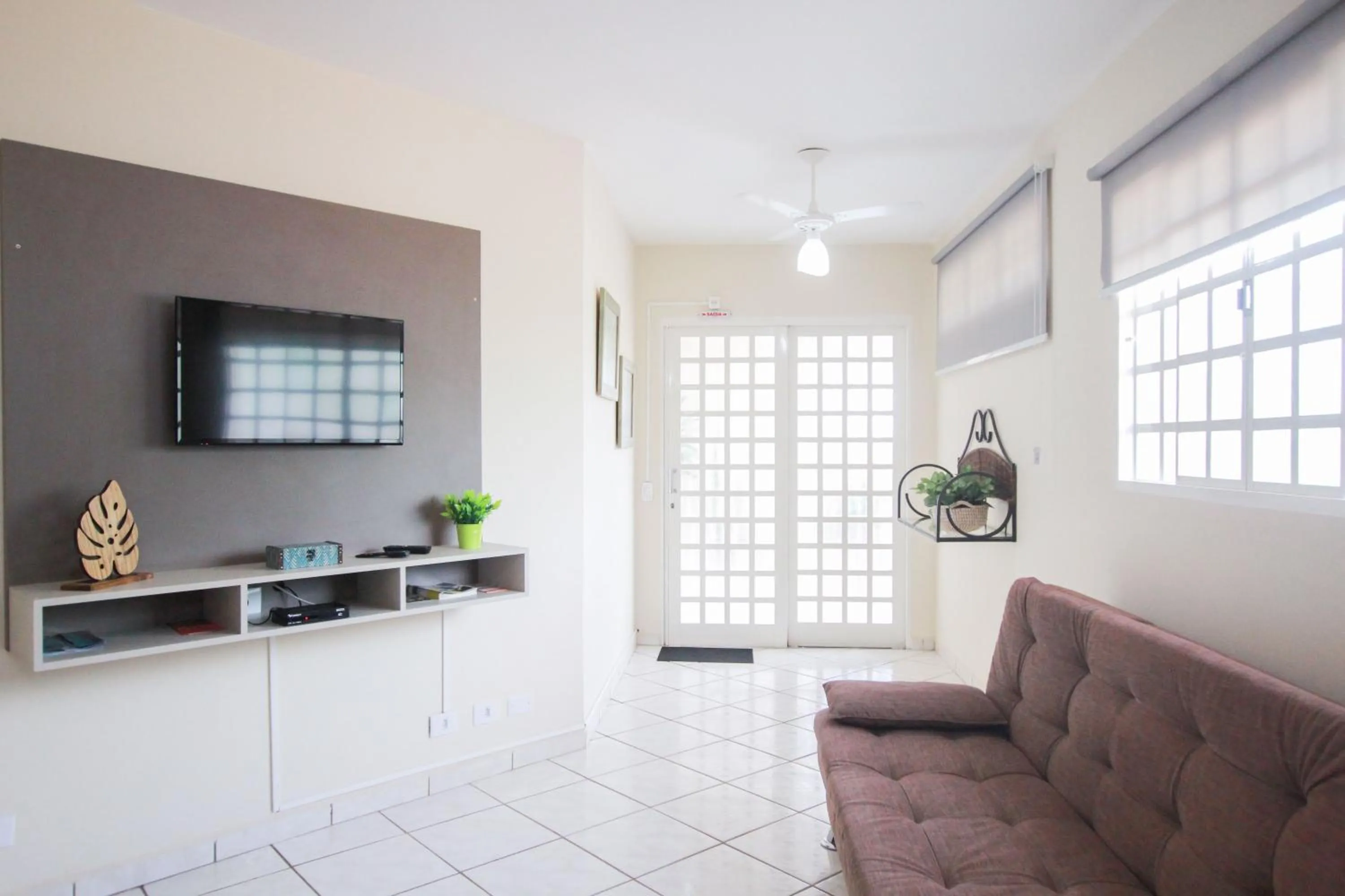 Living room in Ypê Flats e Containers