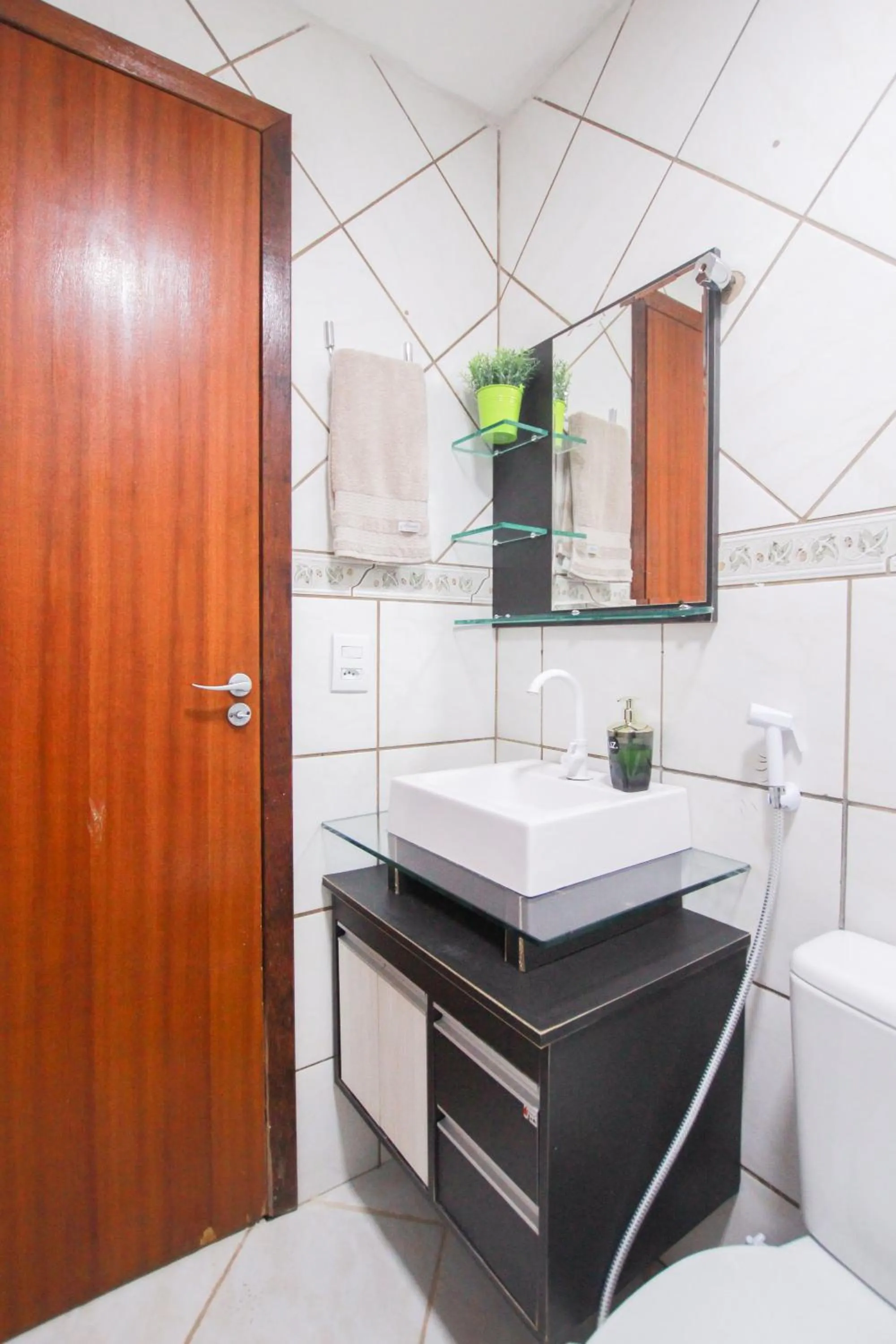 Bathroom in Ypê Flats e Containers