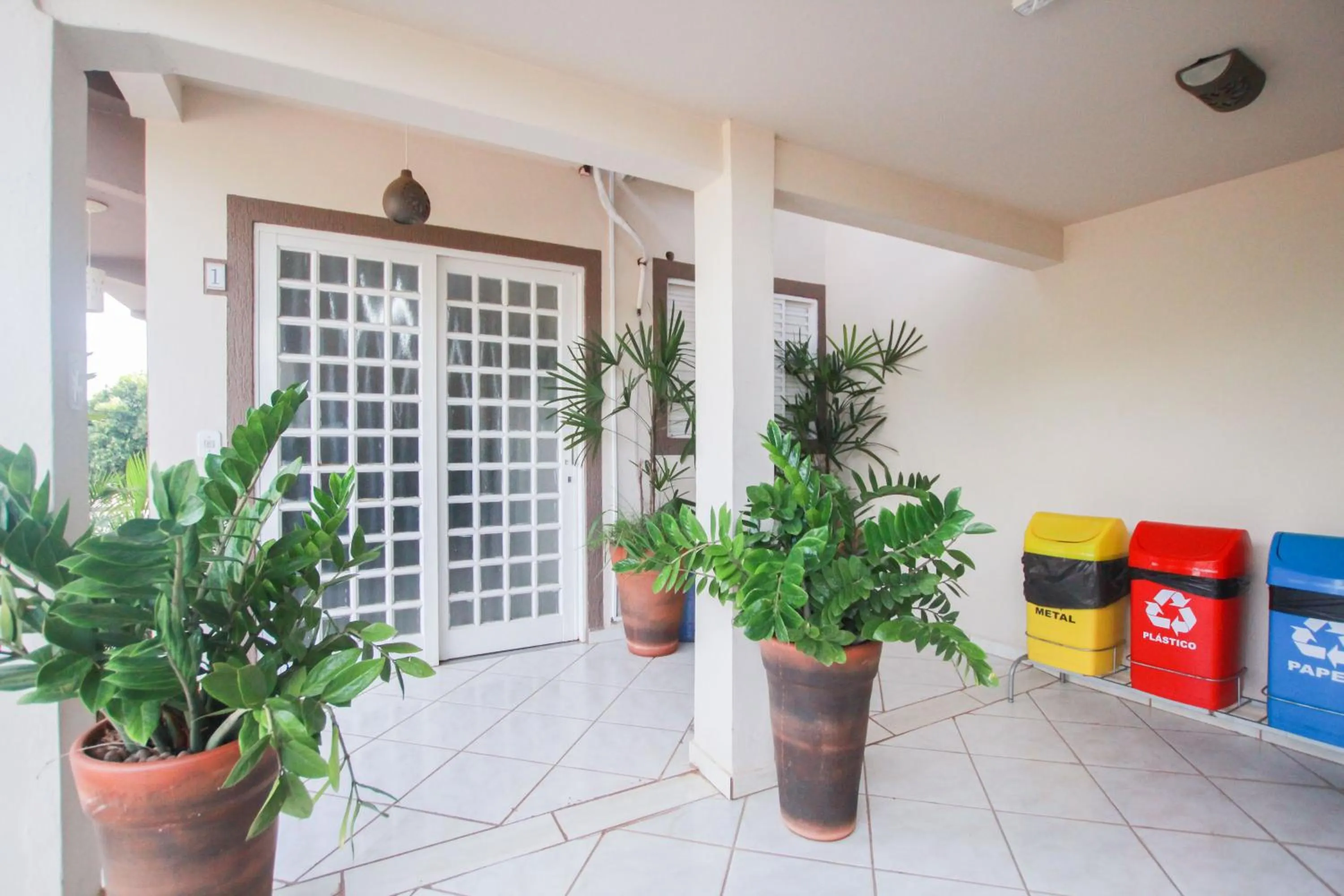 Facade/entrance in Ypê Flats e Containers