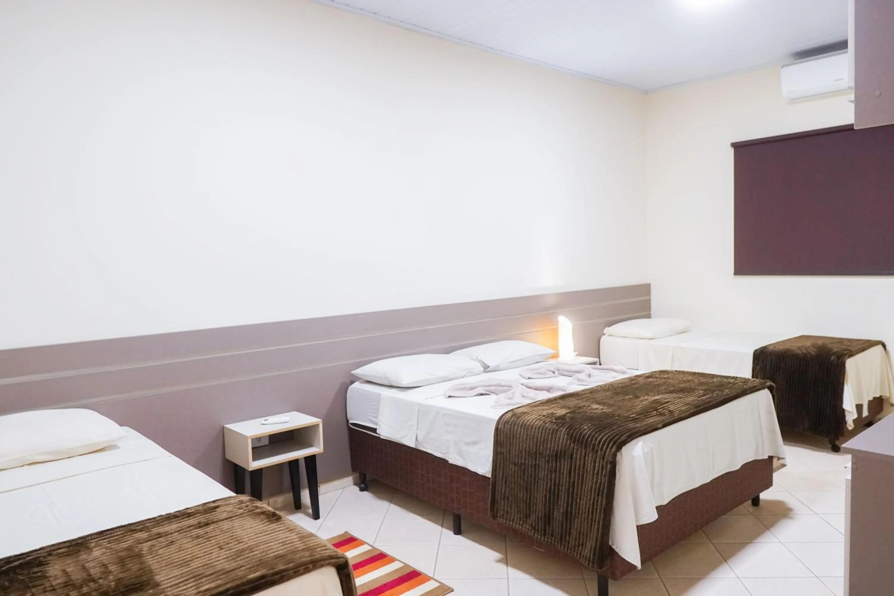 Photo of the whole room, Bed in Ypê Flats e Containers