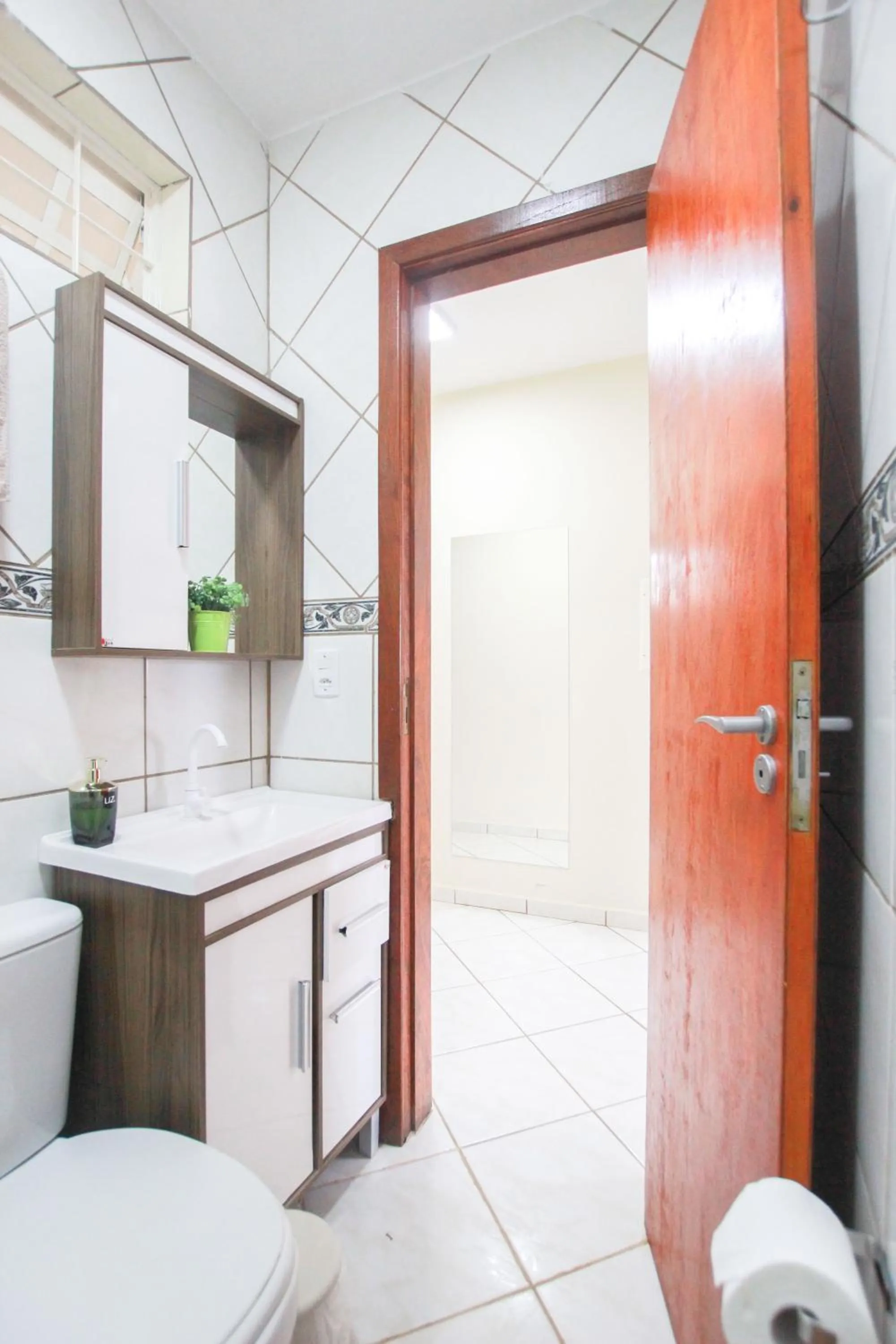 Bathroom in Ypê Flats e Containers