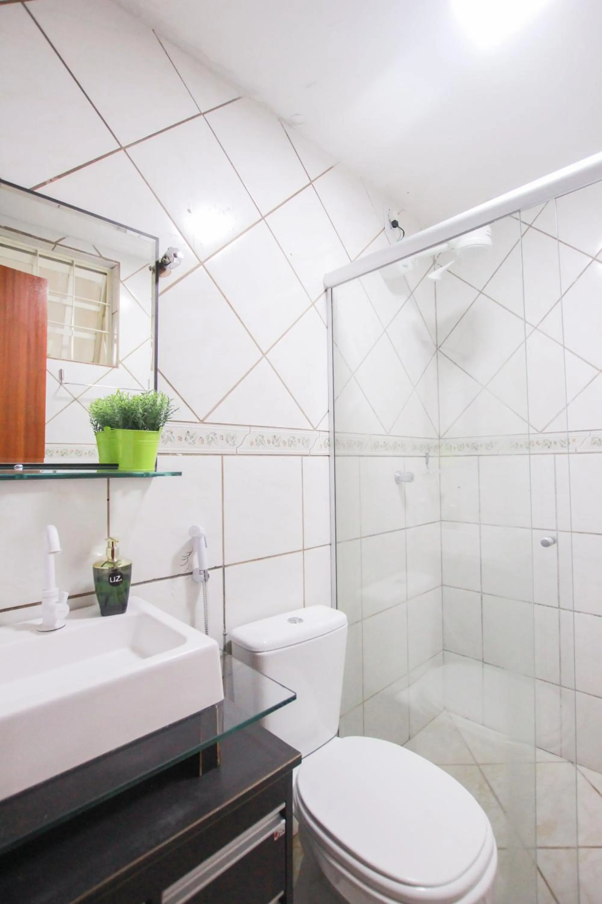 Bathroom in Ypê Flats e Containers