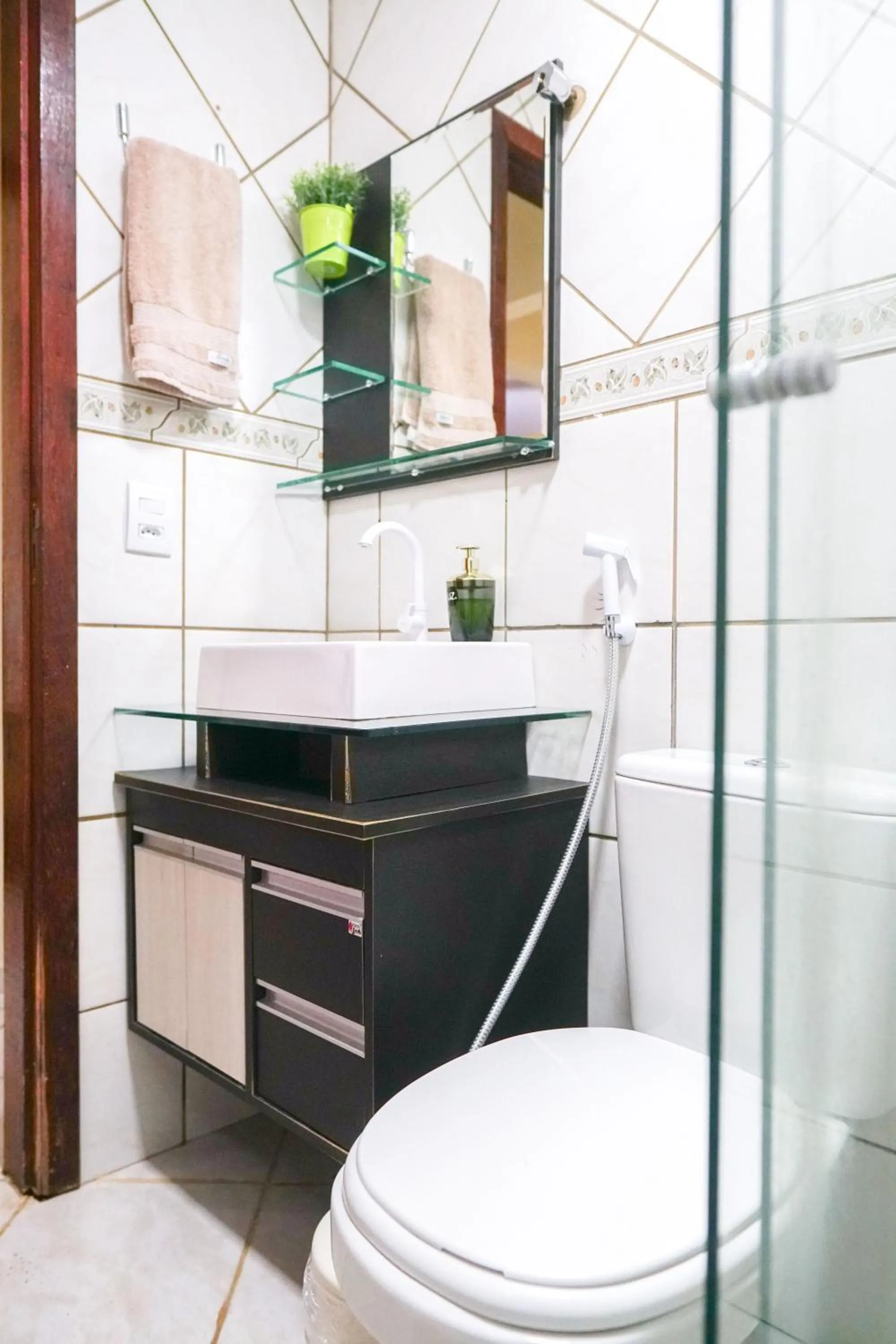 Bathroom in Ypê Flats e Containers