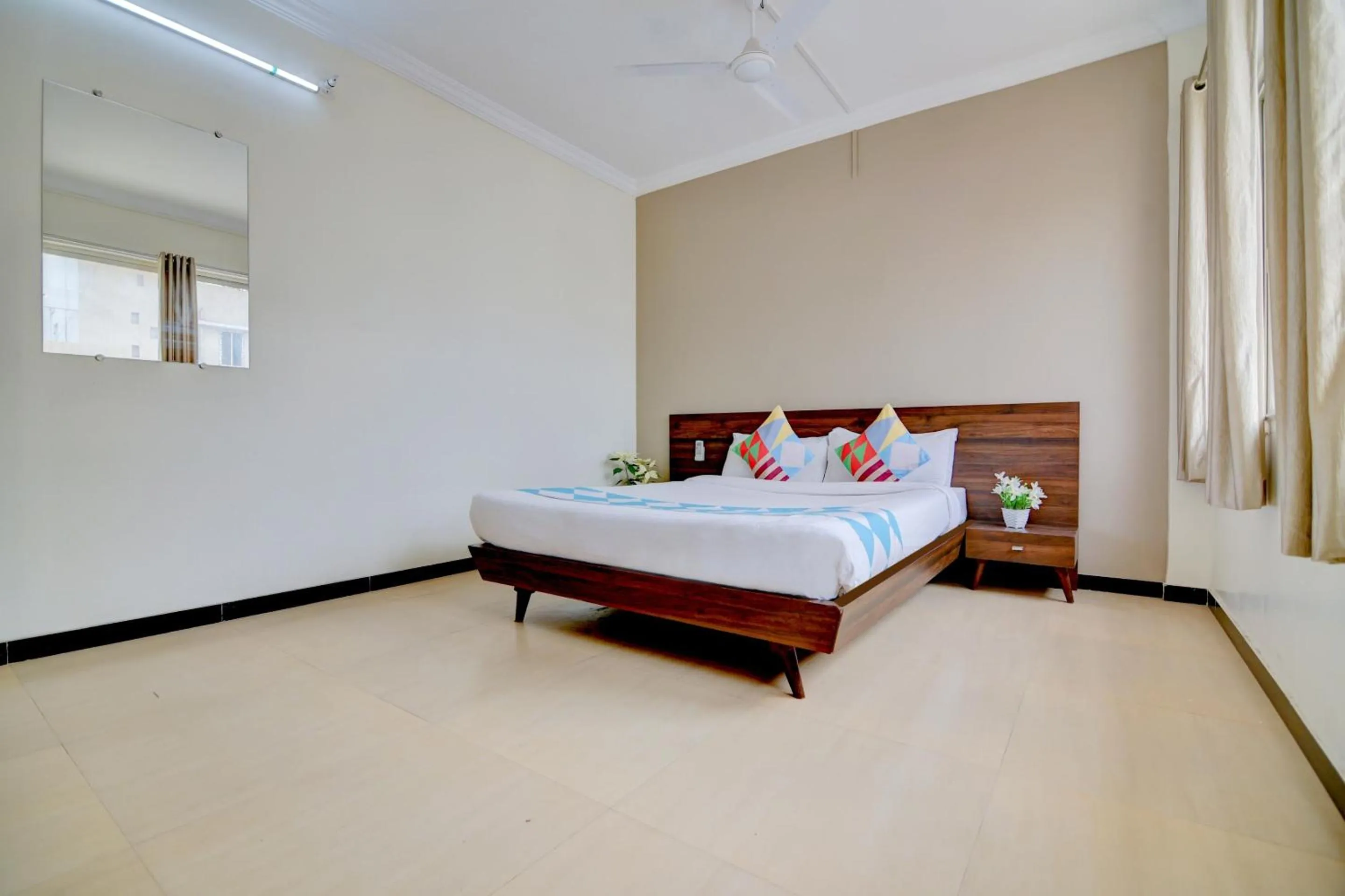 Bedroom in Hotel O Peaceful Stay Keshav Nagar.