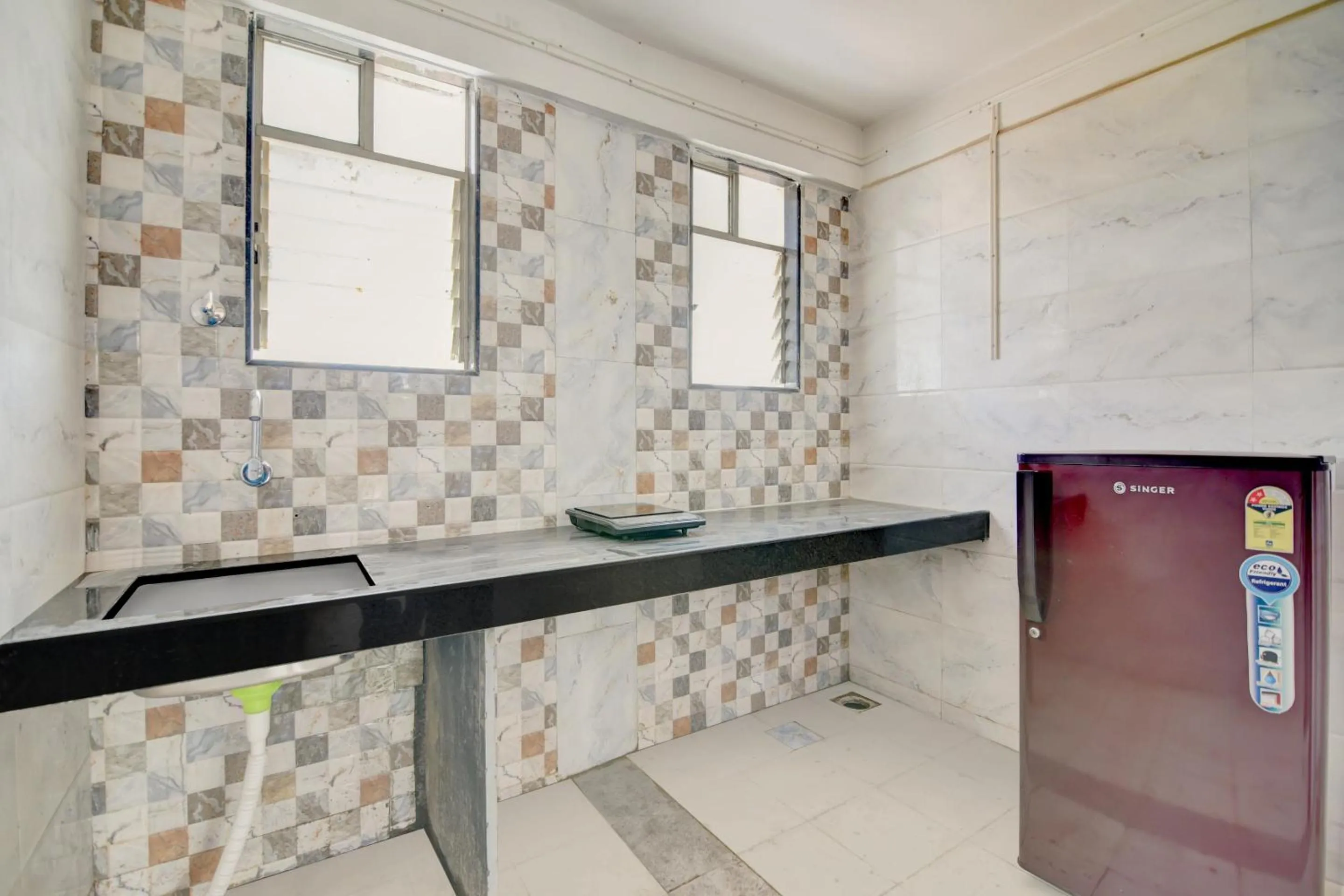 Kitchen or kitchenette in Hotel O Peaceful Stay Keshav Nagar.