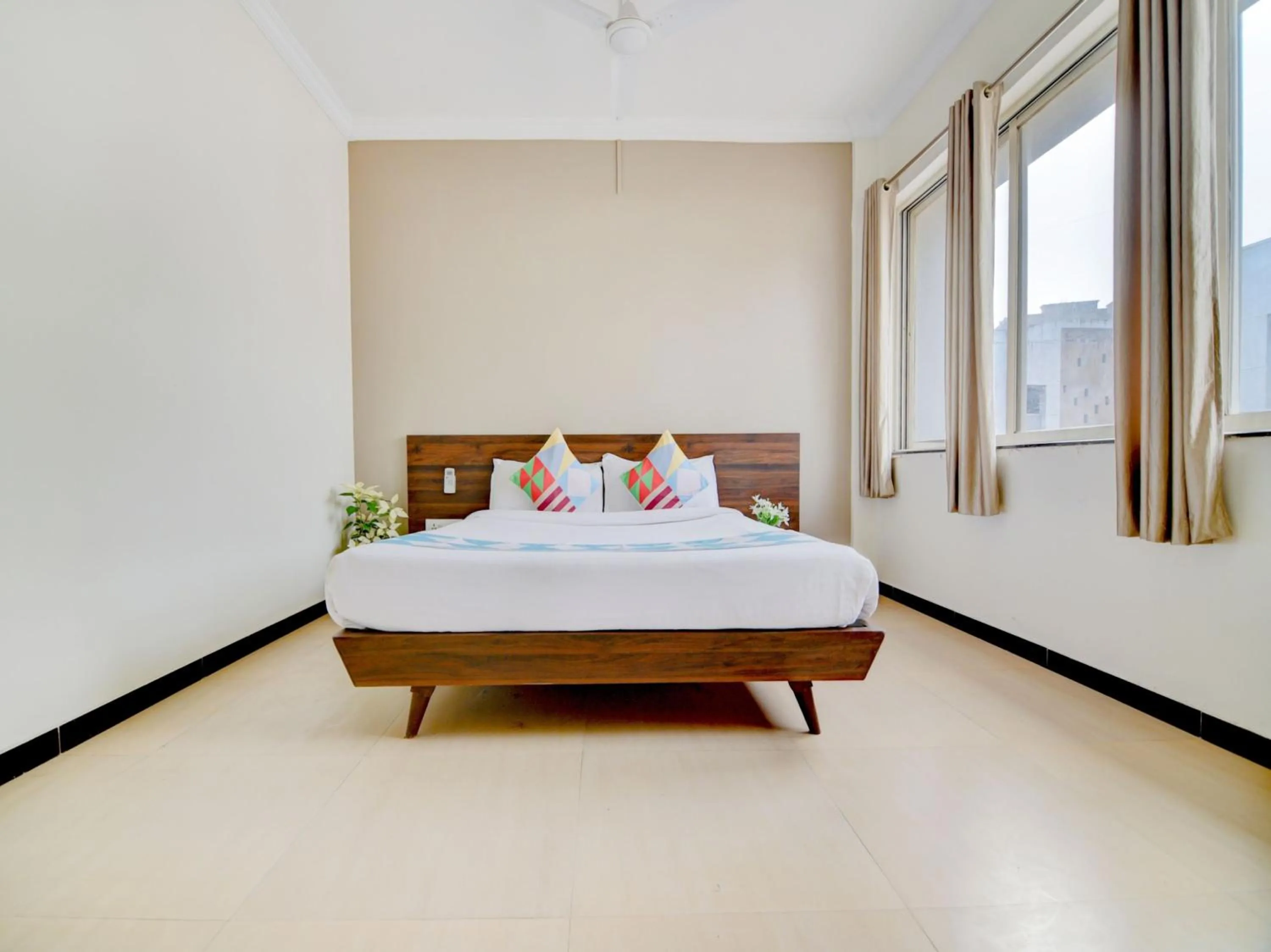 Bedroom in Hotel O Peaceful Stay Keshav Nagar.