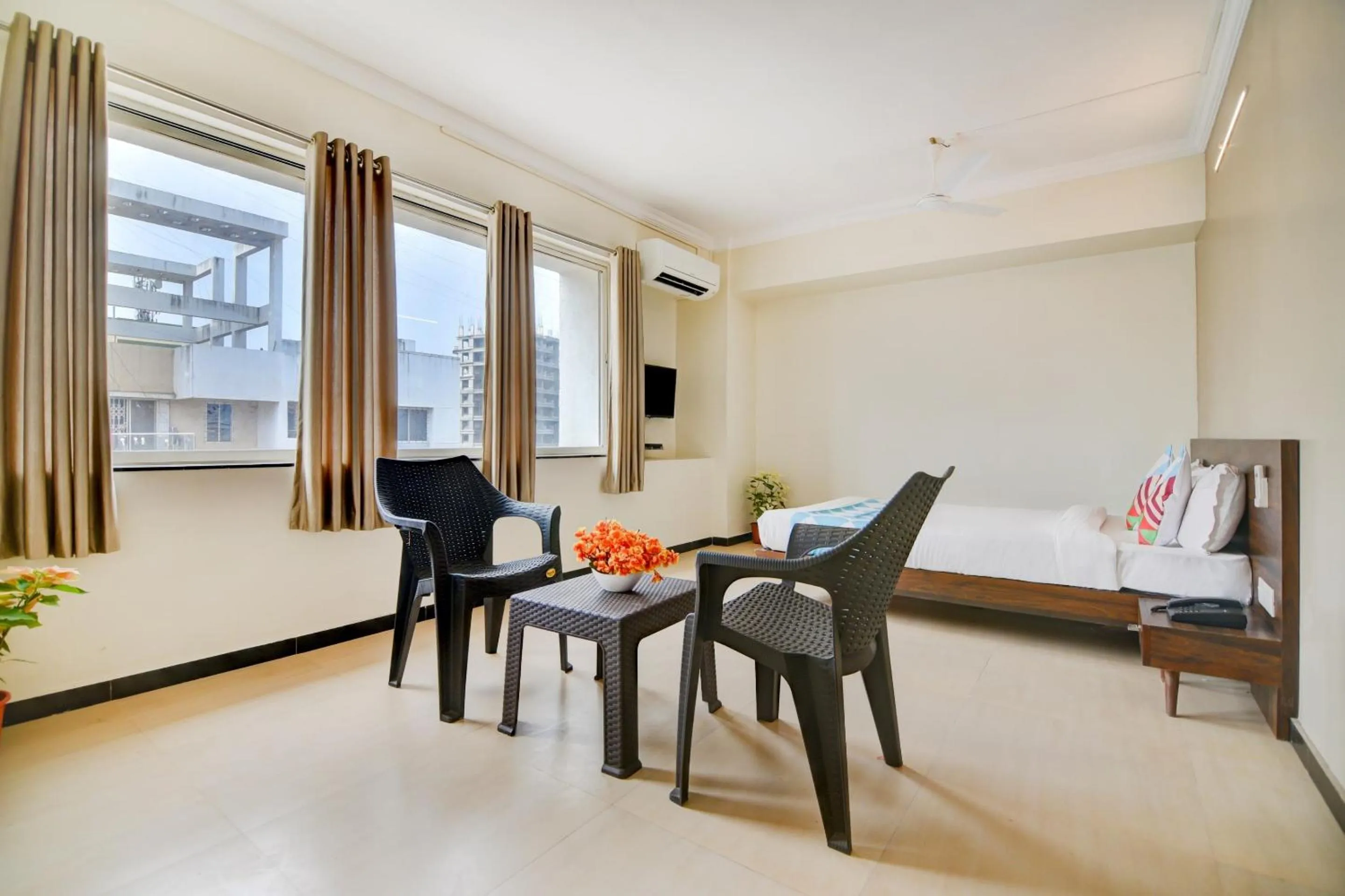 Bedroom in Hotel O Peaceful Stay Keshav Nagar.