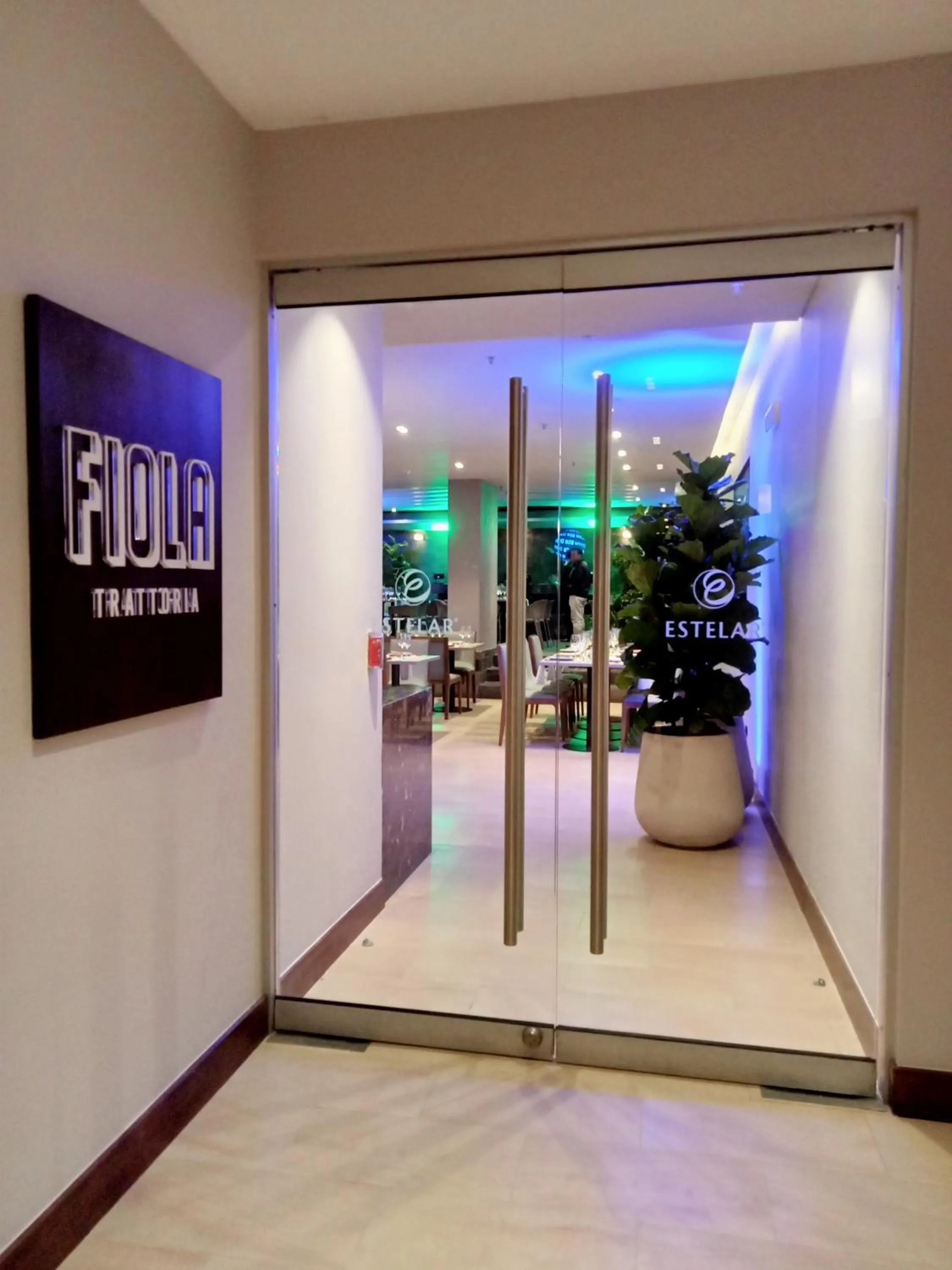 Restaurant/places to eat in Hotel Estelar Calle 100