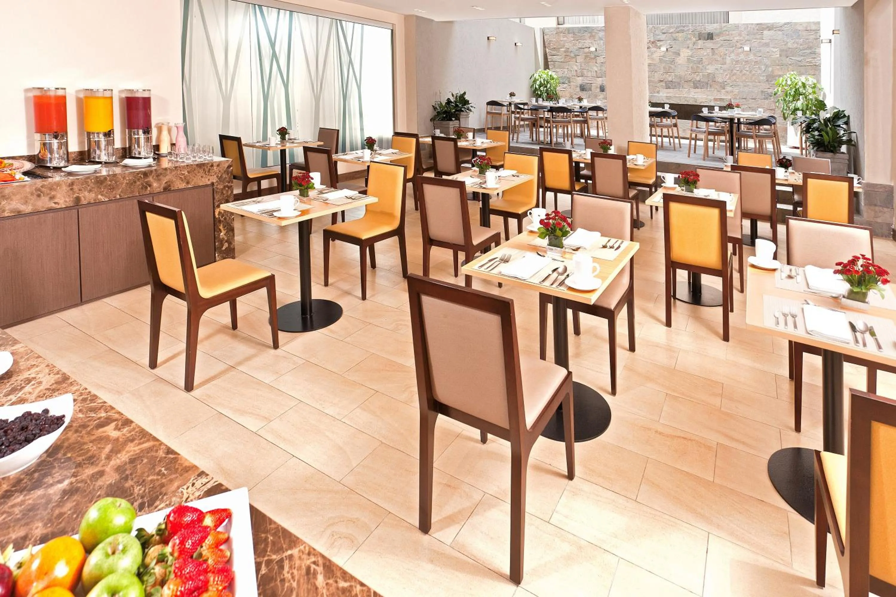 Restaurant/places to eat in Hotel Estelar Calle 100