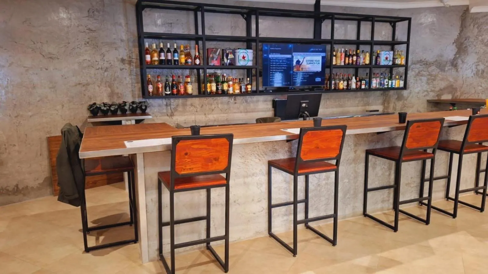 Restaurant/places to eat in Mabalel Lodge