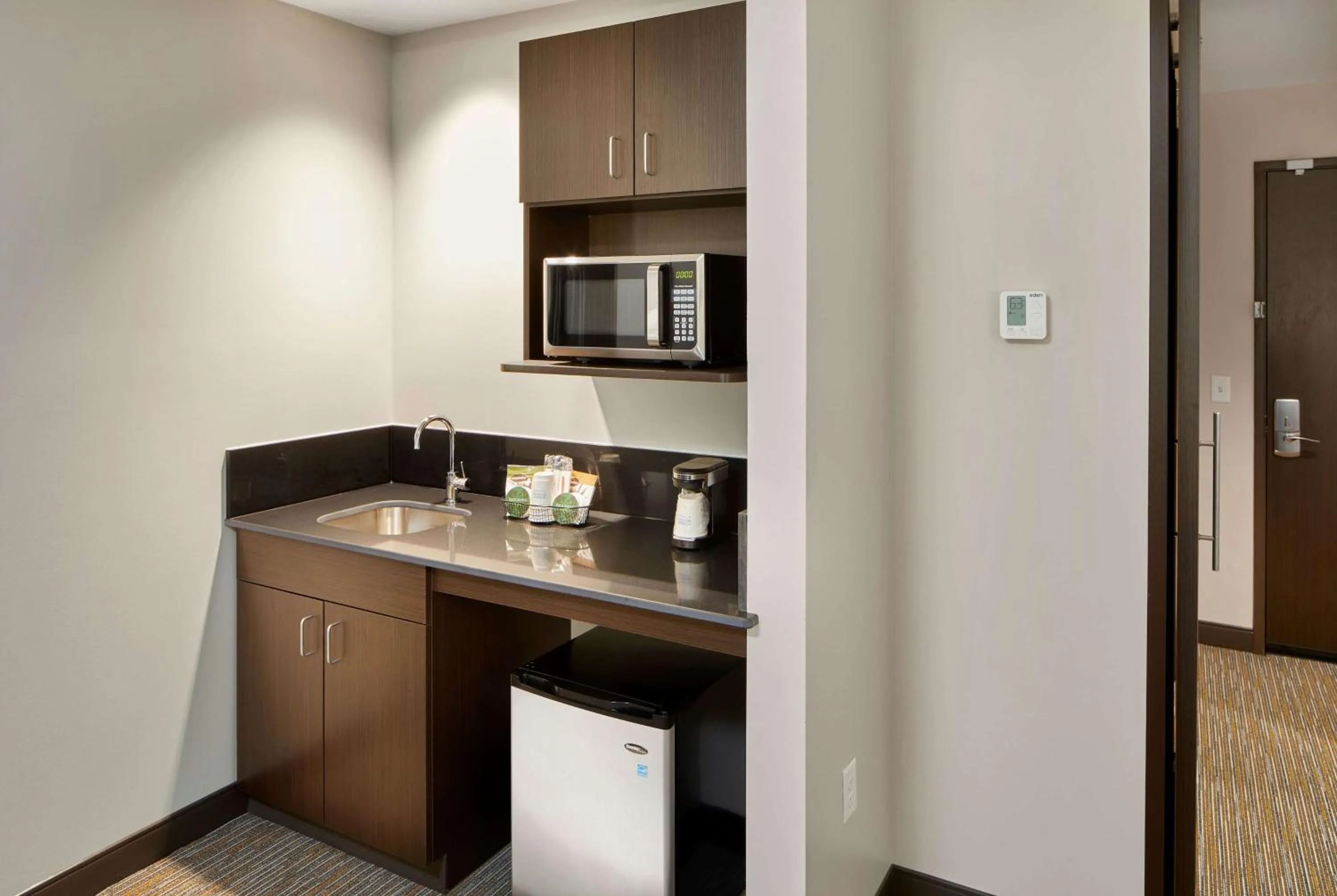 Photo of the whole room in Wingate by Wyndham Hurricane WV