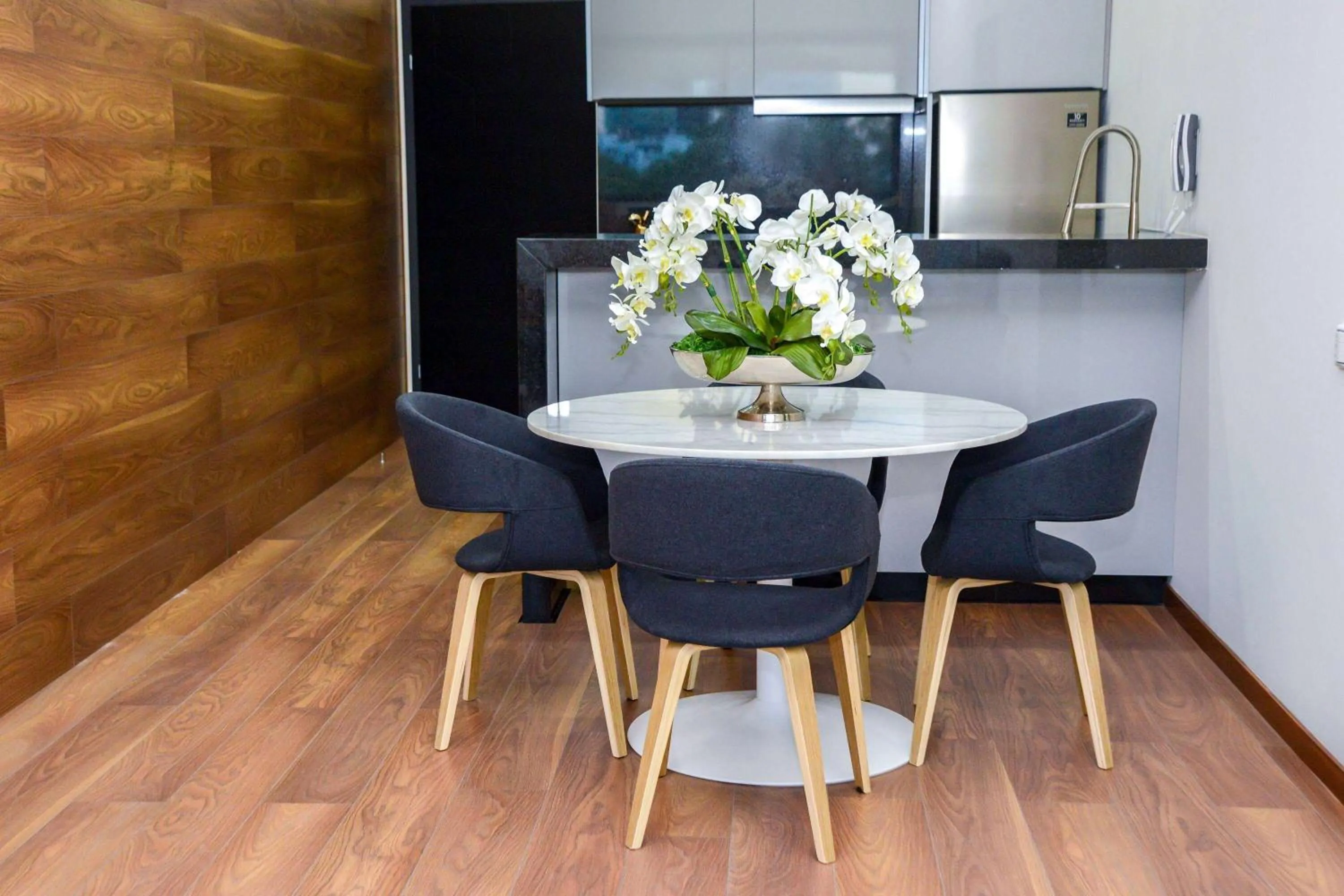 Photo of the whole room in TRYP by Wyndham Santa Cruz