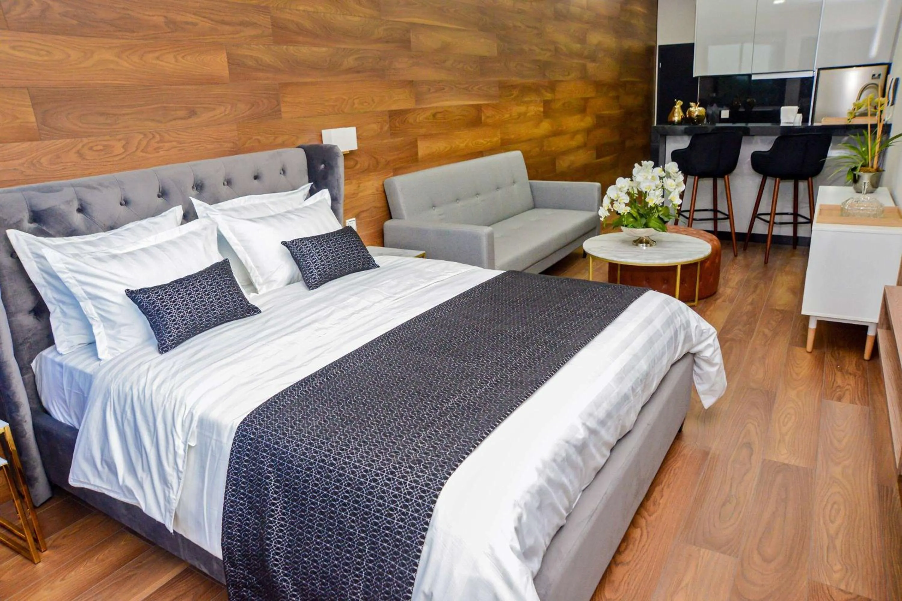 Photo of the whole room, Bed in TRYP by Wyndham Santa Cruz