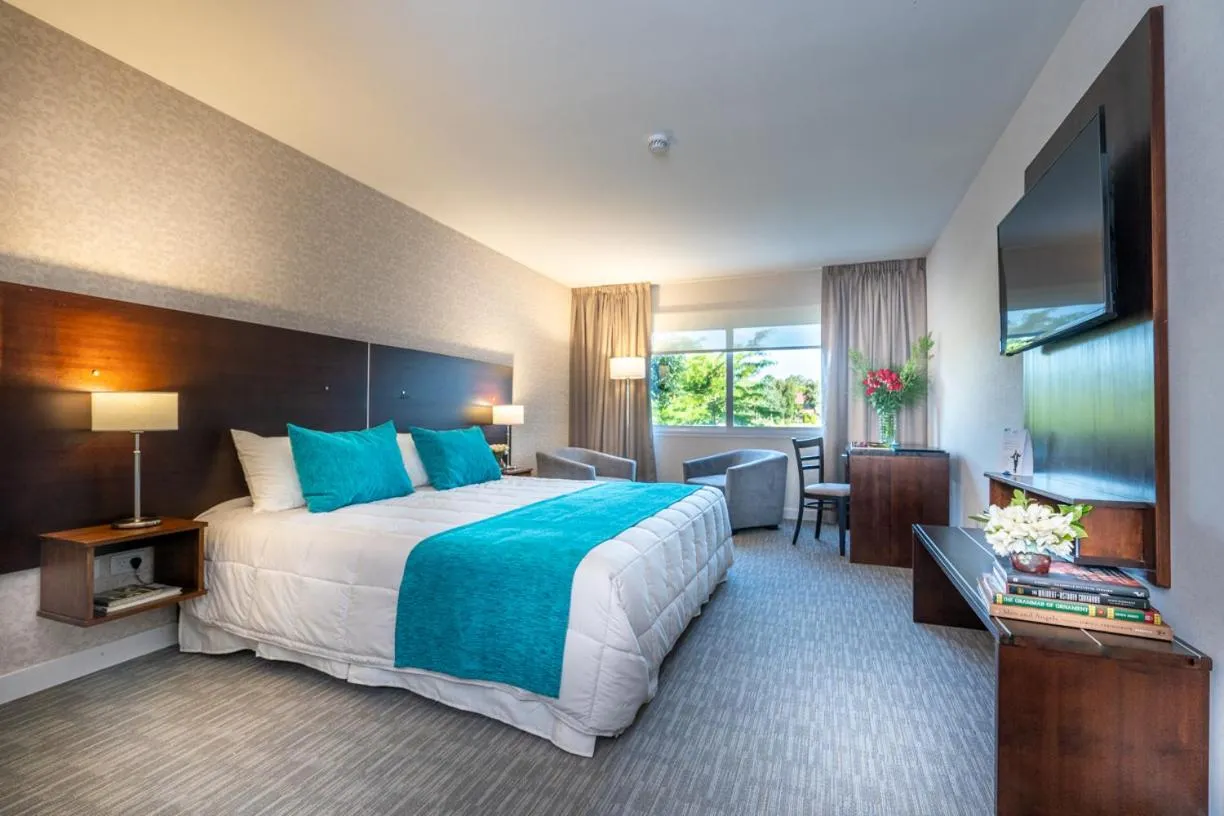 Bed in Howard Johnson Plaza & Convention Center Spa La Plata