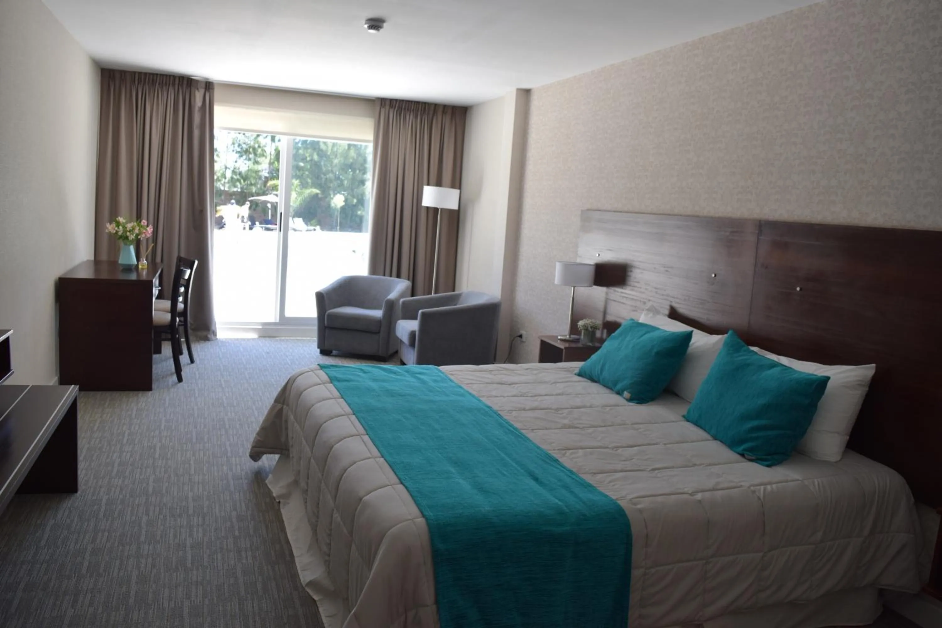 Bed in Howard Johnson Plaza & Convention Center Spa La Plata