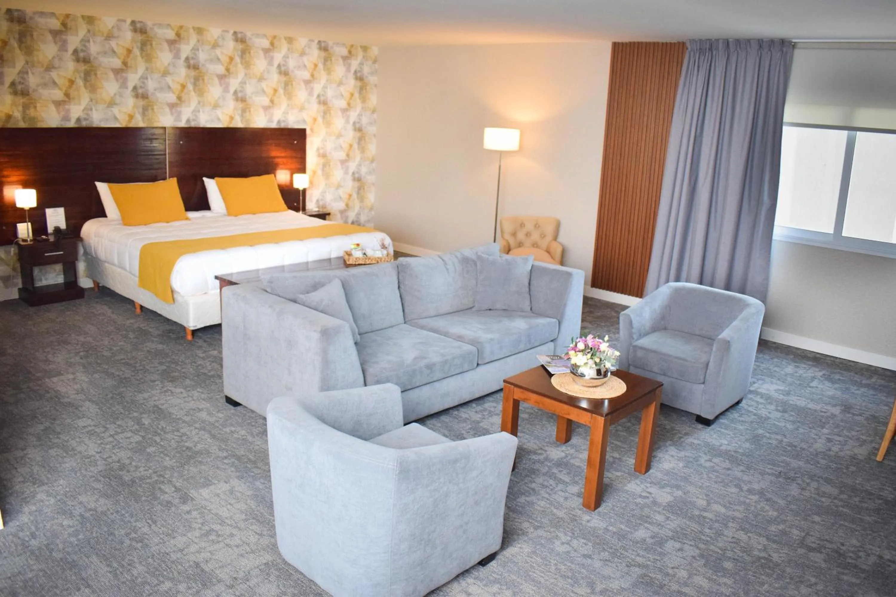 Bed in Howard Johnson Plaza & Convention Center Spa La Plata