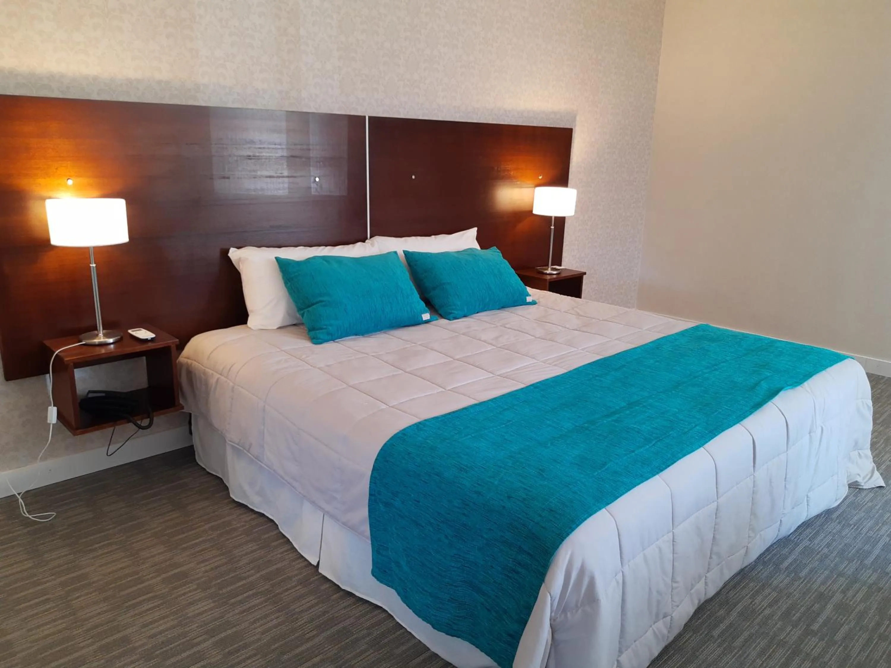 Bed in Howard Johnson Plaza & Convention Center Spa La Plata