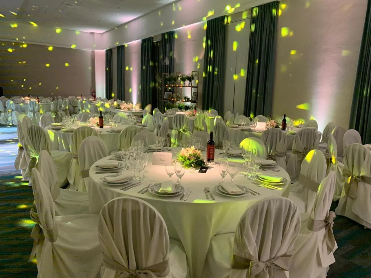 Meeting/conference room in Howard Johnson Plaza & Convention Center Spa La Plata